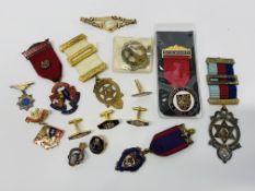 A SMALL COLLECTION OF MASONIC JEWELS AND CUFF LINKS PROVINCE OF NORFOLK RMBI ETC AND LADIES AVIA