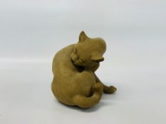 STUDIO POTTERY CAT, HIGHLY DETAILED, CERAMIC EYES AND CLAWS - H 13.5CM.