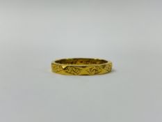 A 22CT GOLD WEDDING BAND