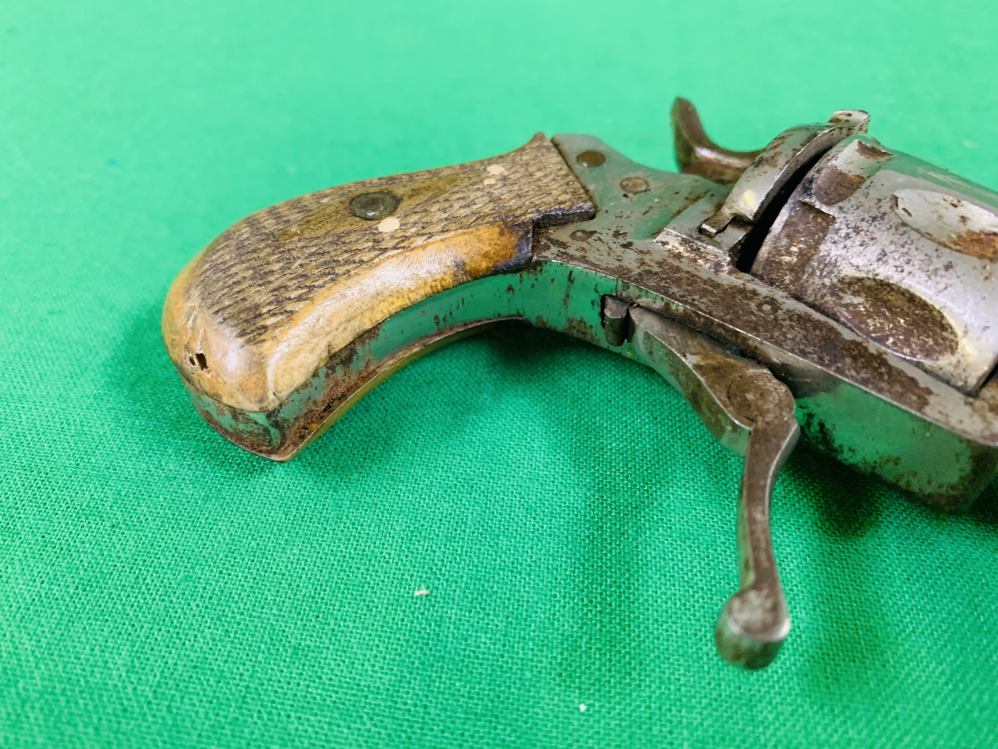VINTAGE BLANK FIRING PISTOL - (ALL GUNS TO BE INSPECTED AND SERVICED BY QUALIFIED GUNSMITH BEFORE - Image 3 of 6