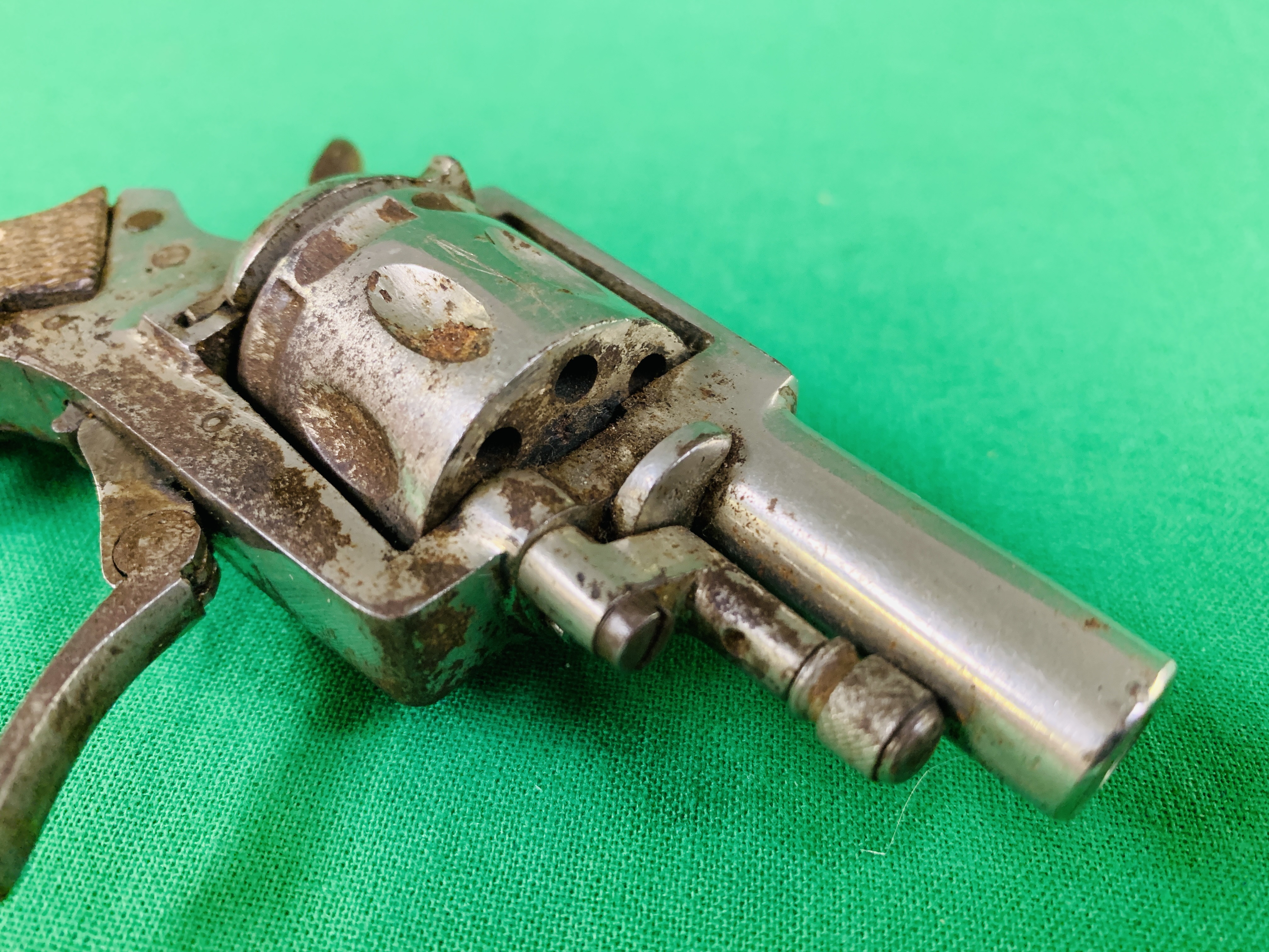 VINTAGE BLANK FIRING PISTOL - (ALL GUNS TO BE INSPECTED AND SERVICED BY QUALIFIED GUNSMITH BEFORE - Image 2 of 6