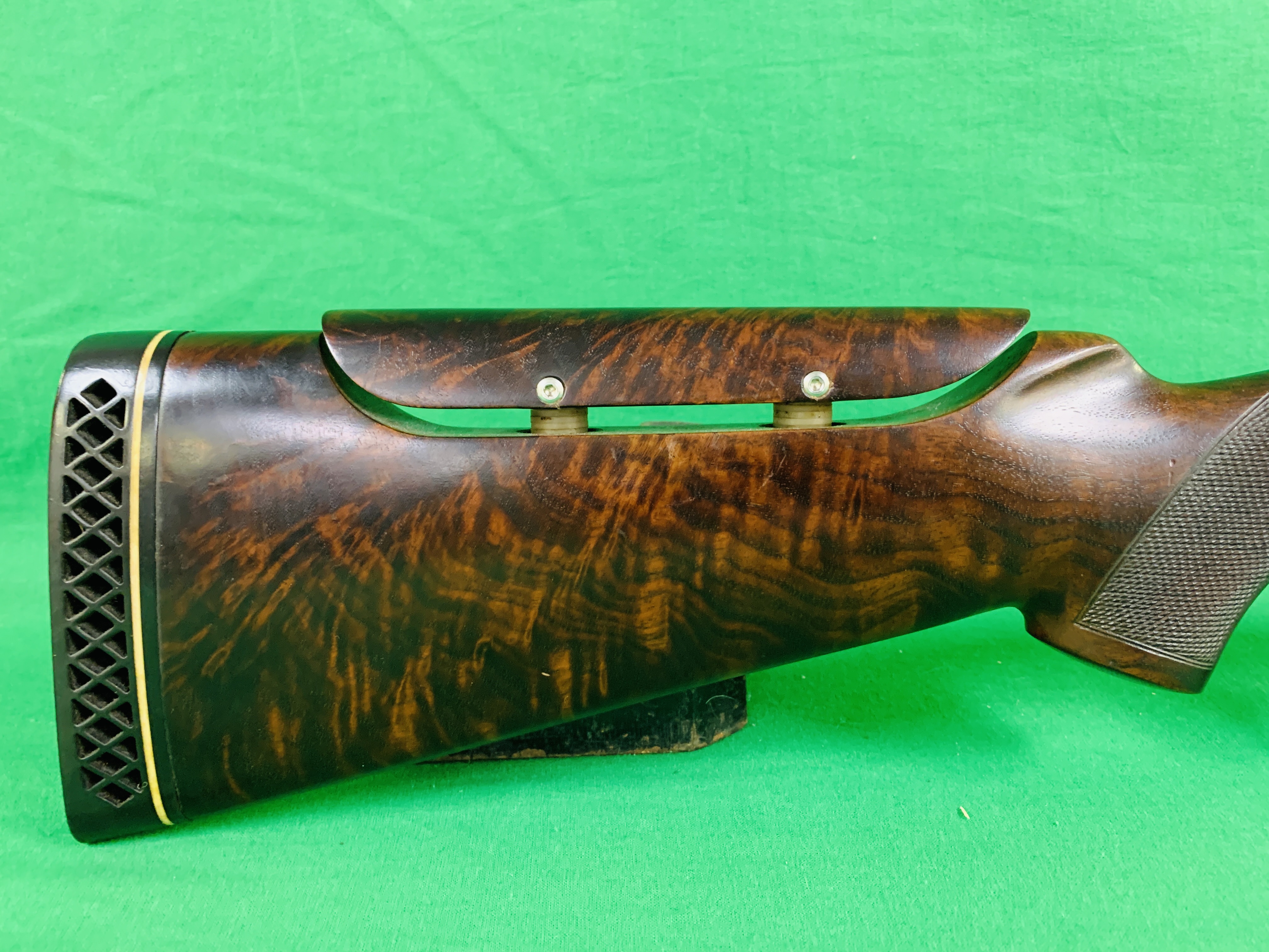 WINCHESTER GRAND EUROPEAN 12 BORE OVER AND UNDER SHOTGUN # 434503 IN HARD TRANSIT CASE COMPLETE - Image 6 of 12
