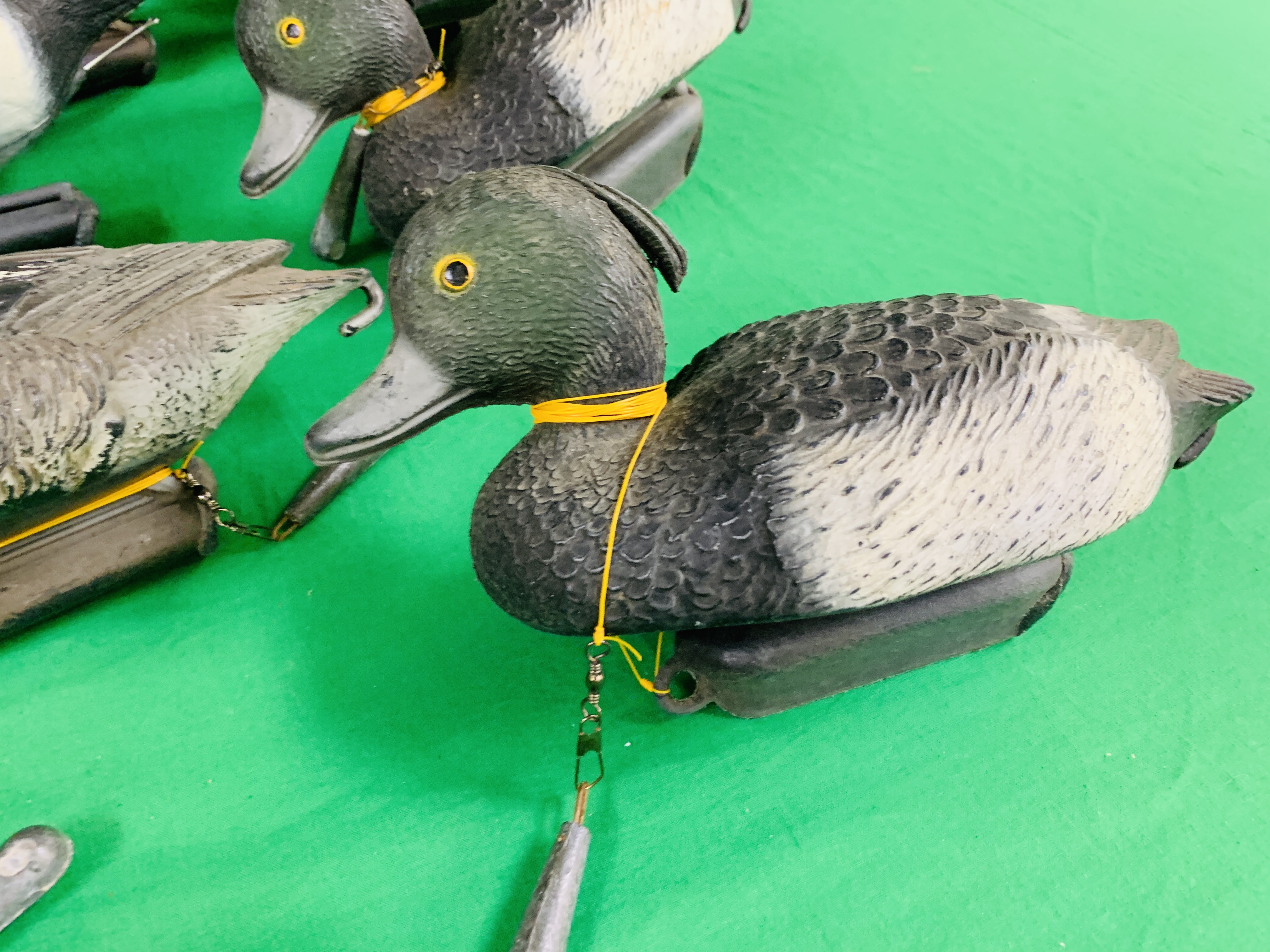 16 X DECOY DUCKS (7 WIDGEON, 1 PINTAIL, - Image 9 of 13