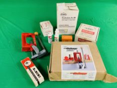 A COLLECTION OF LEE RELOADING EQUIPMENT TO INCLUDE PRESSES, POWDER, MEASURES,