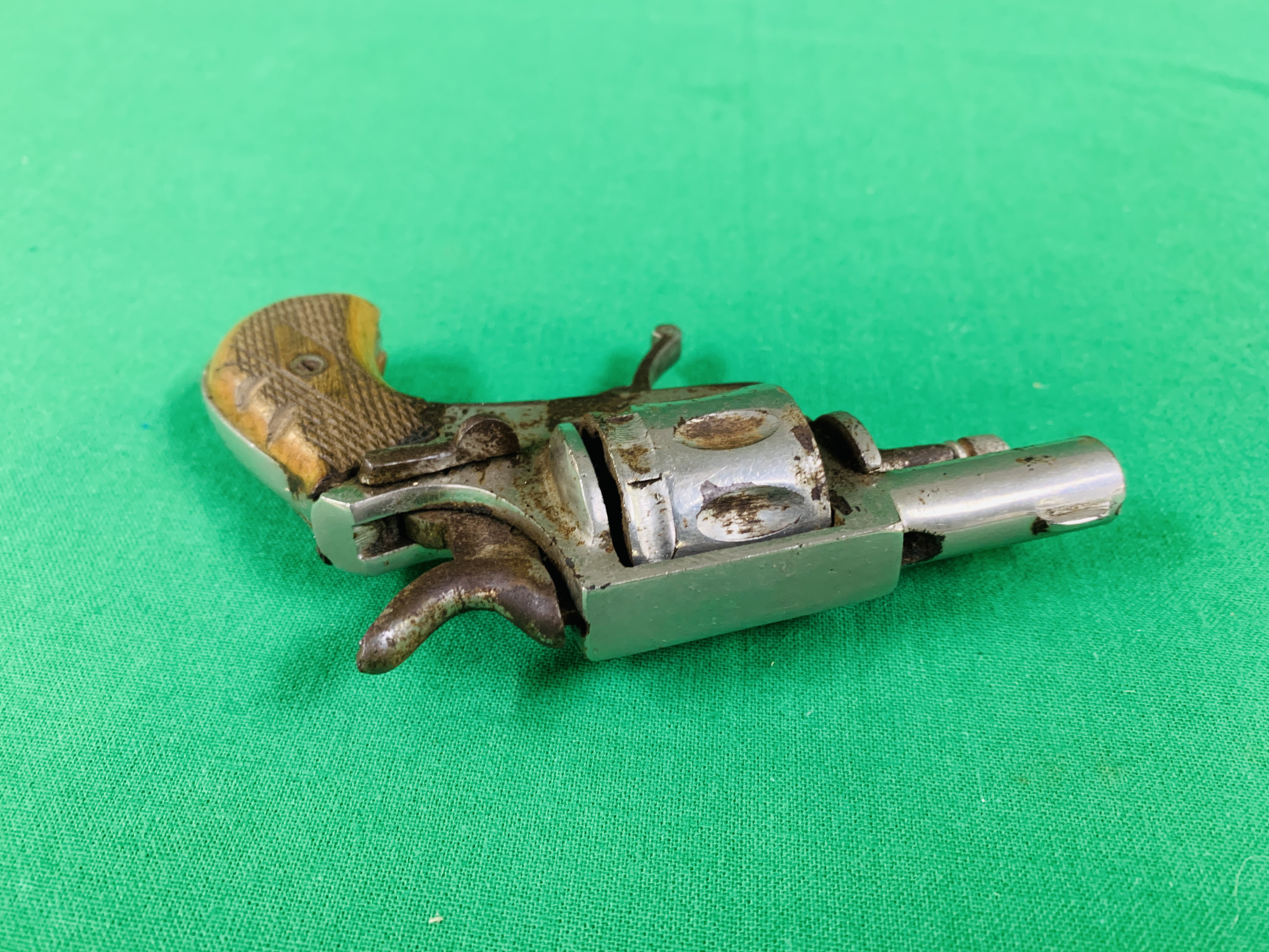 VINTAGE BLANK FIRING PISTOL - (ALL GUNS TO BE INSPECTED AND SERVICED BY QUALIFIED GUNSMITH BEFORE - Image 6 of 6