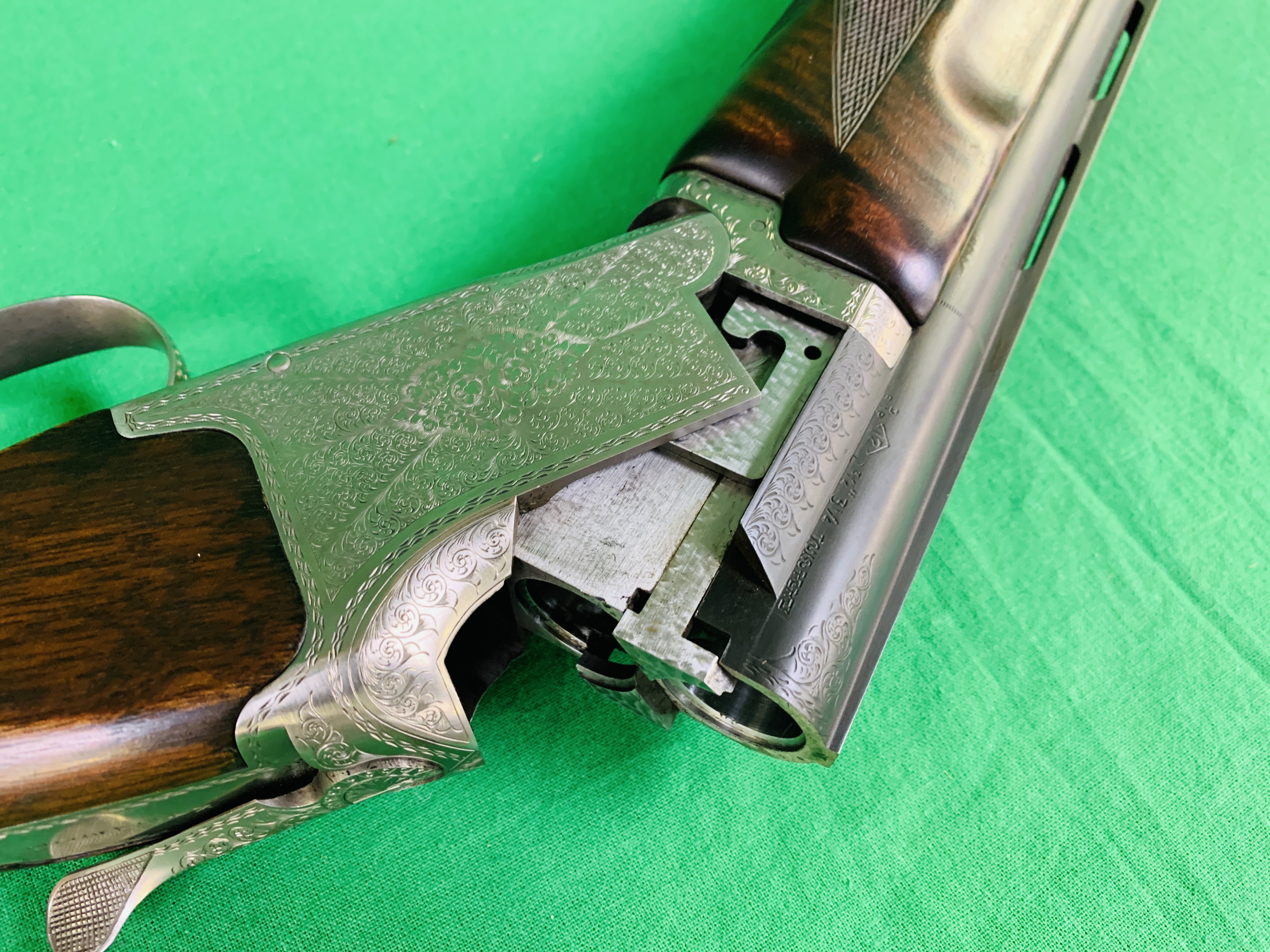 WINCHESTER GRAND EUROPEAN 12 BORE OVER AND UNDER SHOTGUN # 434503 IN HARD TRANSIT CASE COMPLETE - Image 10 of 12