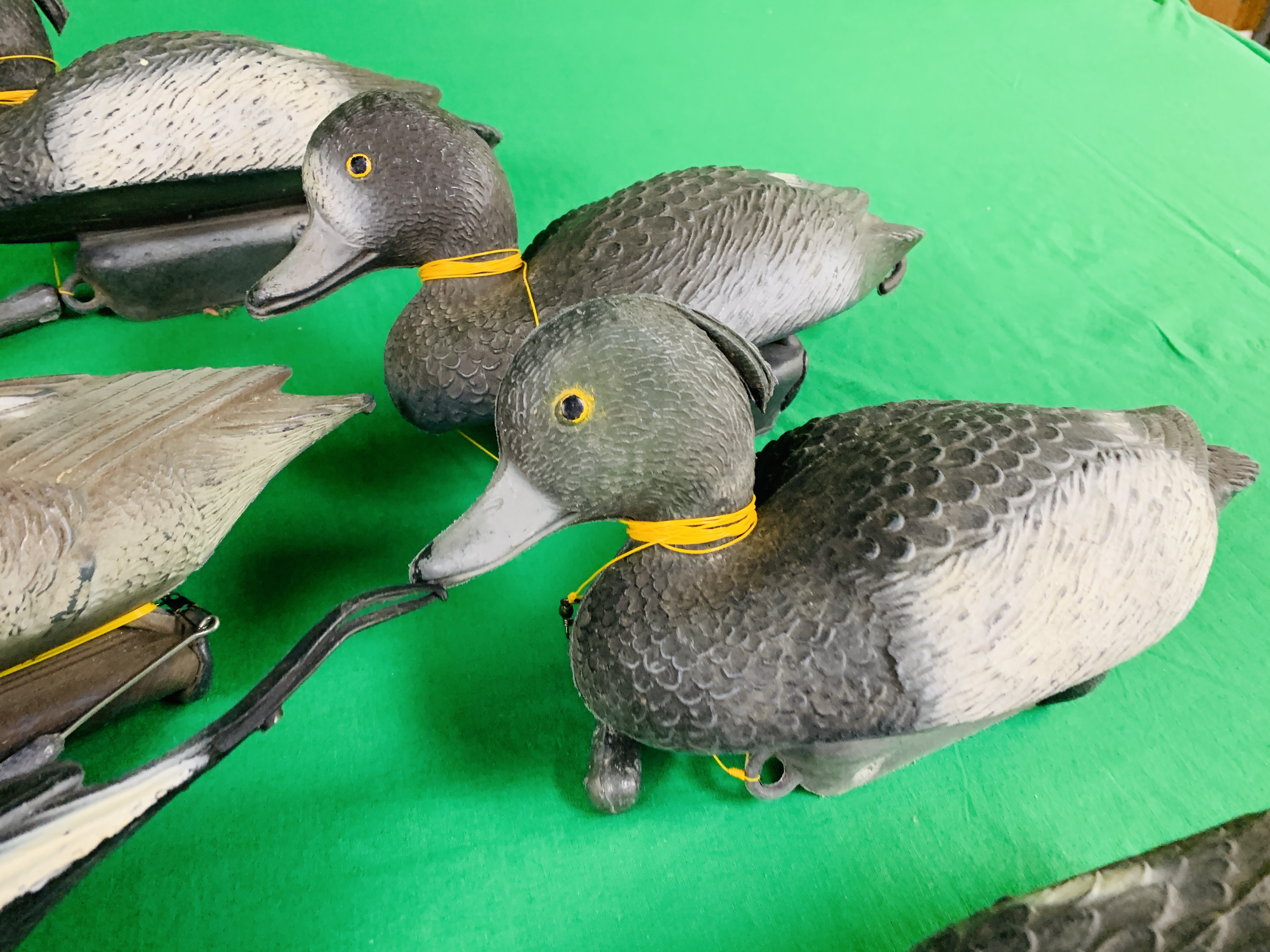 16 X DECOY DUCKS (7 WIDGEON, 1 PINTAIL, - Image 11 of 13