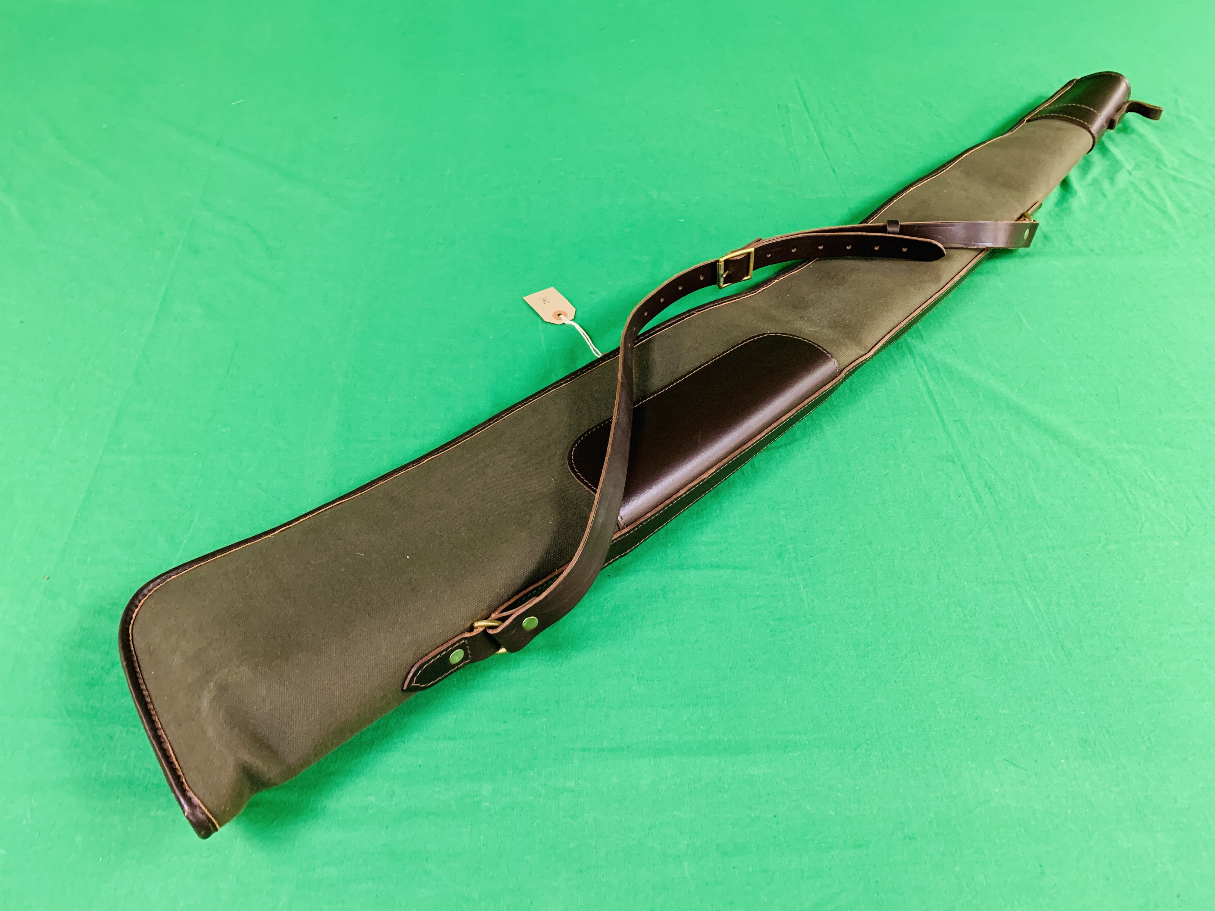 BERETTA 12G OVER AND UNDER SHOTGUN MODEL 687 S/N N68555B WITH FIVE CHOKES, CARTRIDGE BAG, - Image 17 of 17