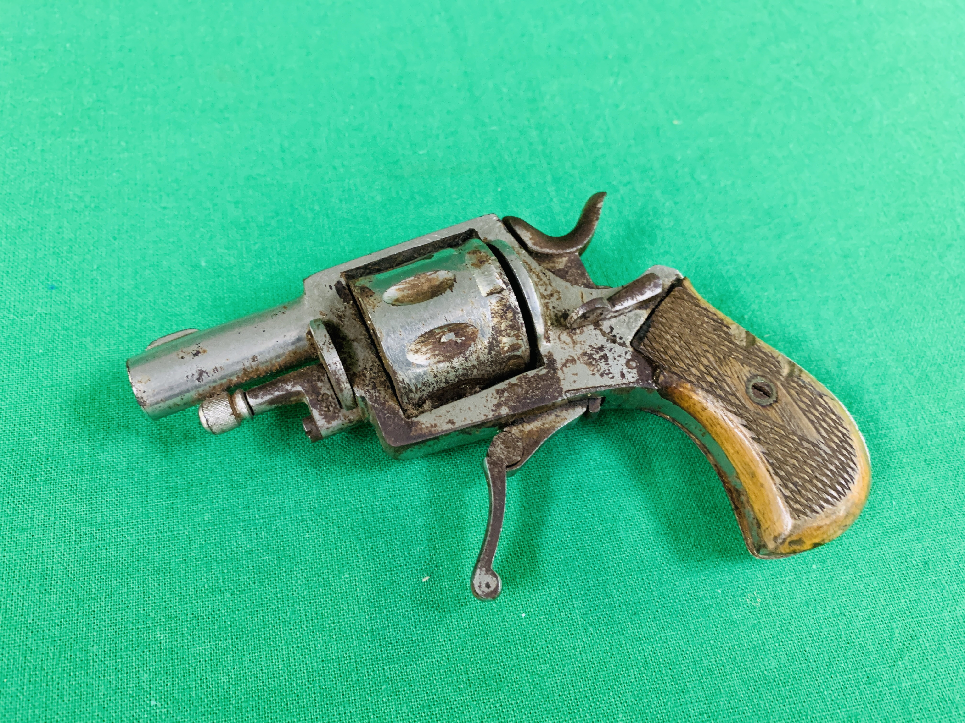 VINTAGE BLANK FIRING PISTOL - (ALL GUNS TO BE INSPECTED AND SERVICED BY QUALIFIED GUNSMITH BEFORE - Image 4 of 6