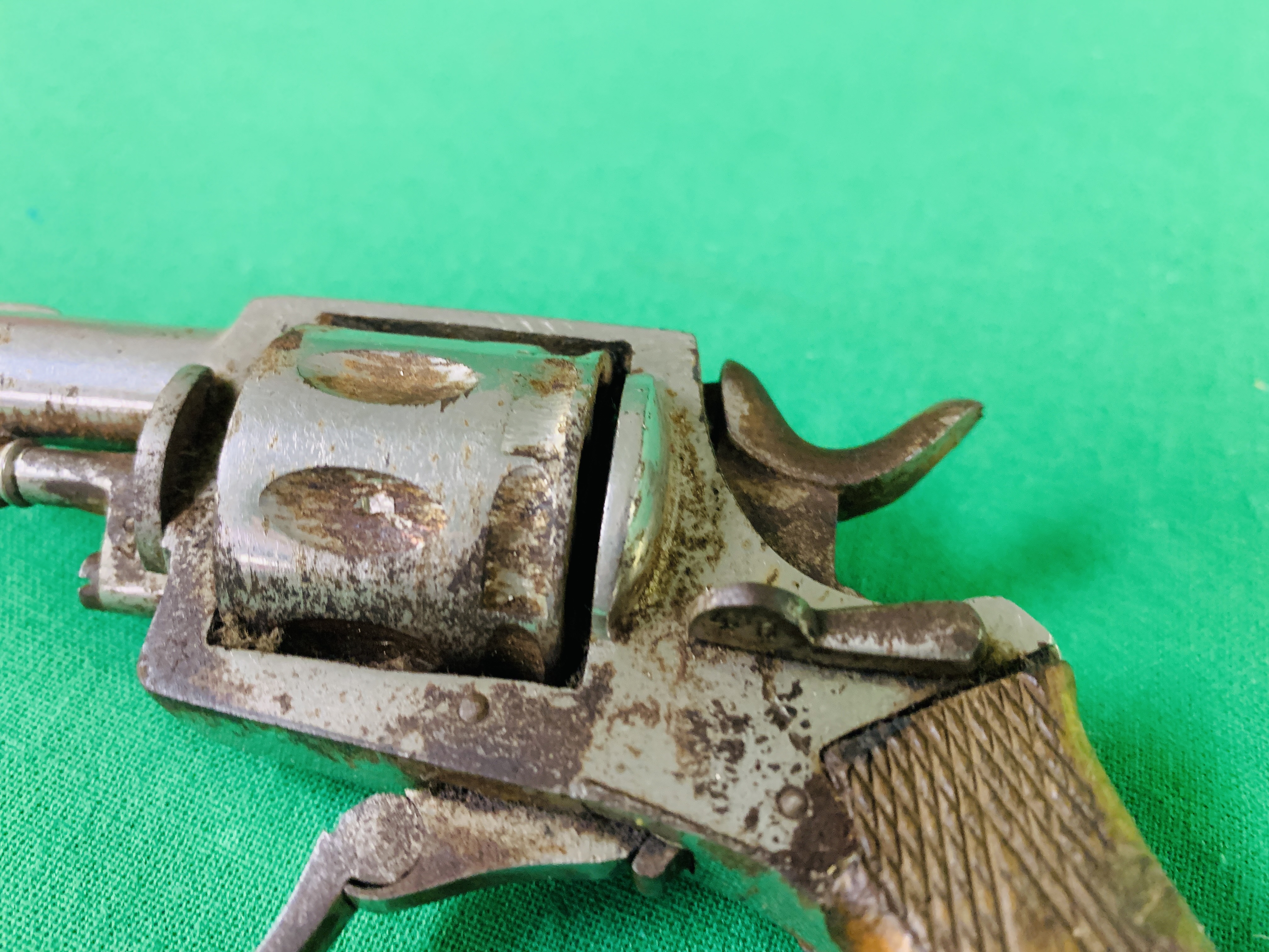 VINTAGE BLANK FIRING PISTOL - (ALL GUNS TO BE INSPECTED AND SERVICED BY QUALIFIED GUNSMITH BEFORE - Image 5 of 6