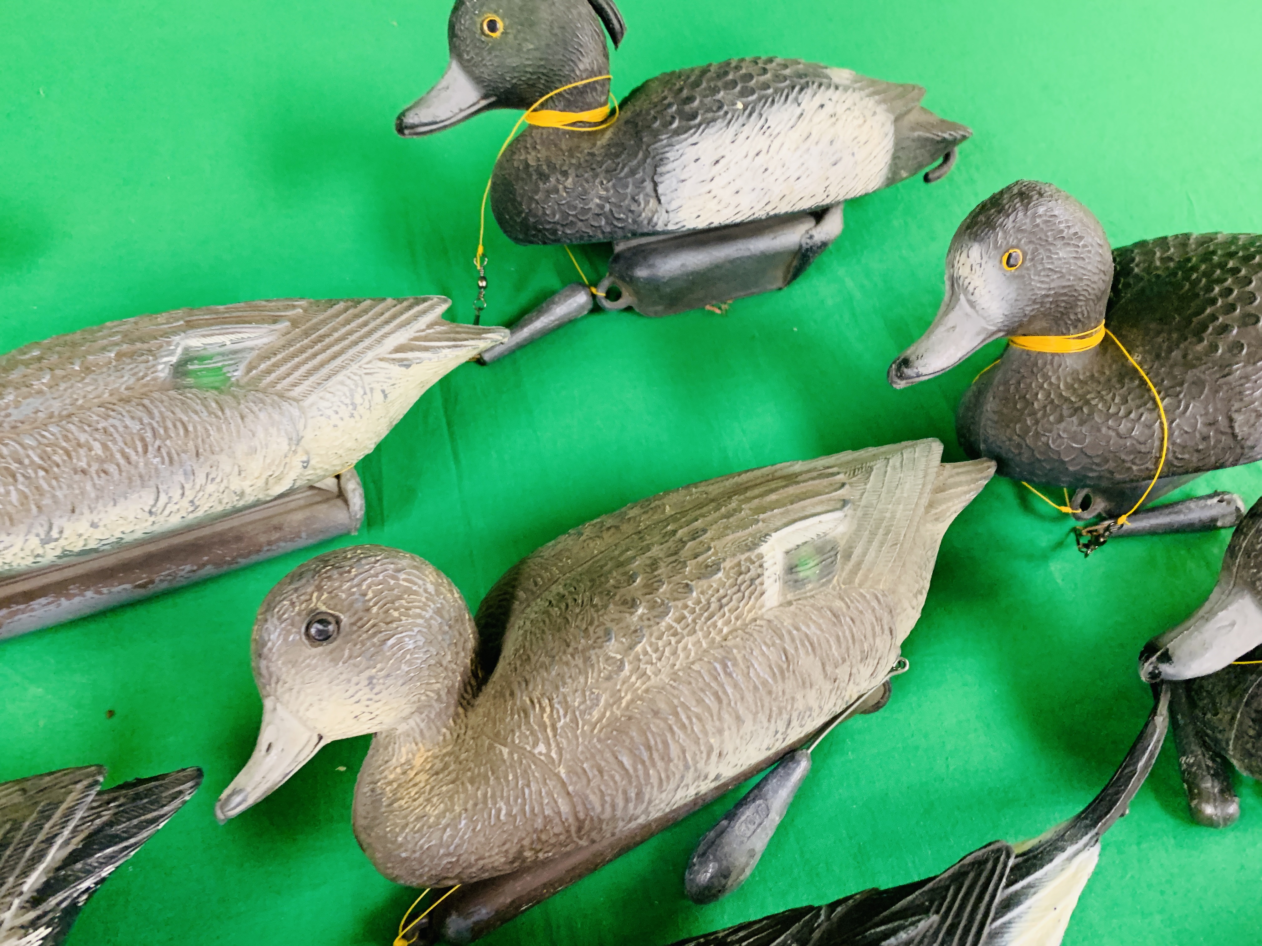 16 X DECOY DUCKS (7 WIDGEON, 1 PINTAIL, - Image 12 of 13