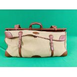 A QUALITY GUARDIAN CANVAS AND LEATHER TOURING SHOOTING BAG
