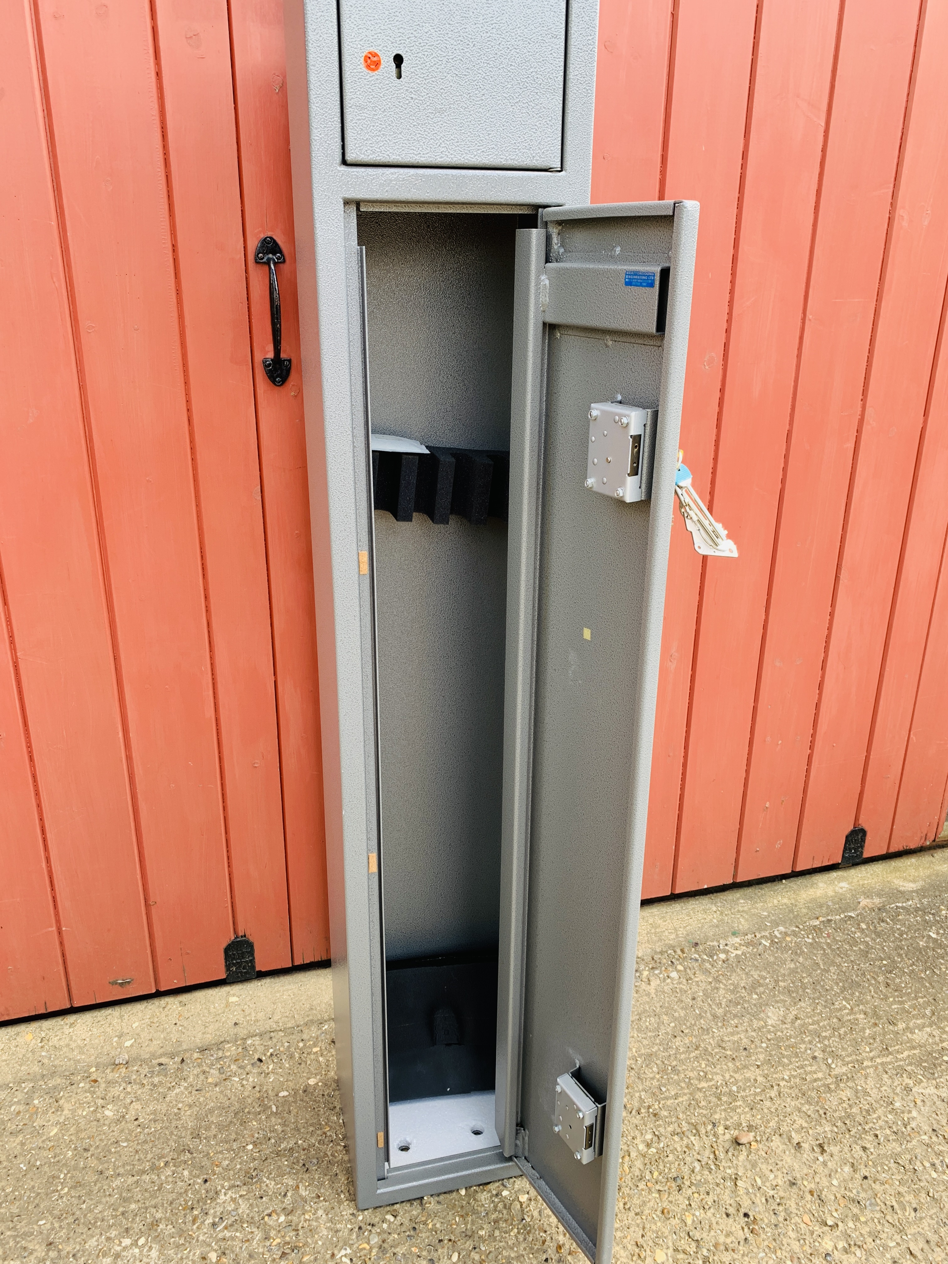 BRATTON SOUND STEEL GUN SECURITY CABINET WITH AMMUNITION LOCKER (5 GUN CAPACITY) - Image 6 of 8