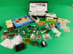 A COLLECTION OF VARIOUS GUN ACCESSORIES AND MOULDING TOOLS TO INCLUDE BSA SEALS, BRACKETS,