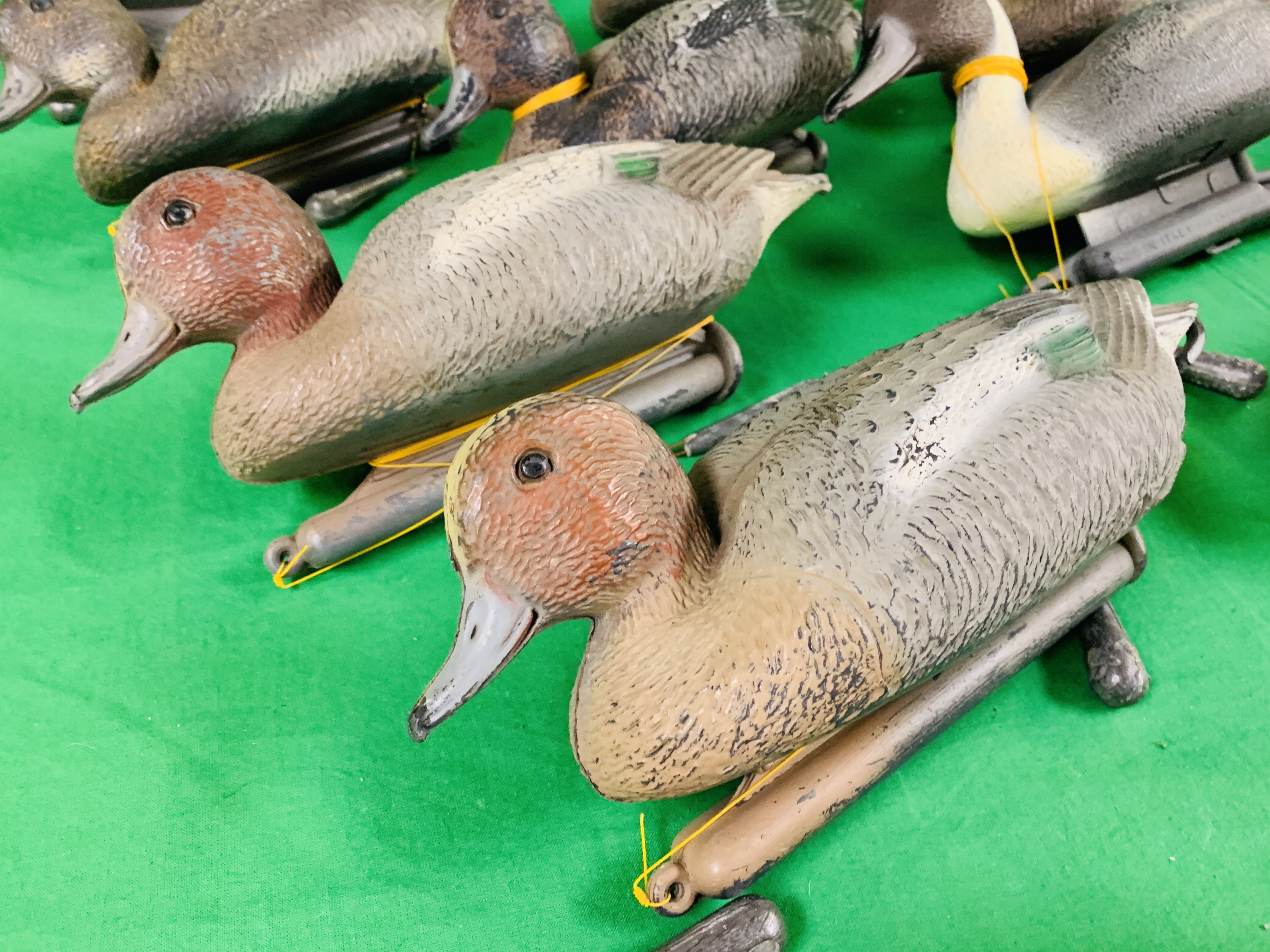 16 X DECOY DUCKS (7 WIDGEON, 1 PINTAIL, - Image 3 of 13