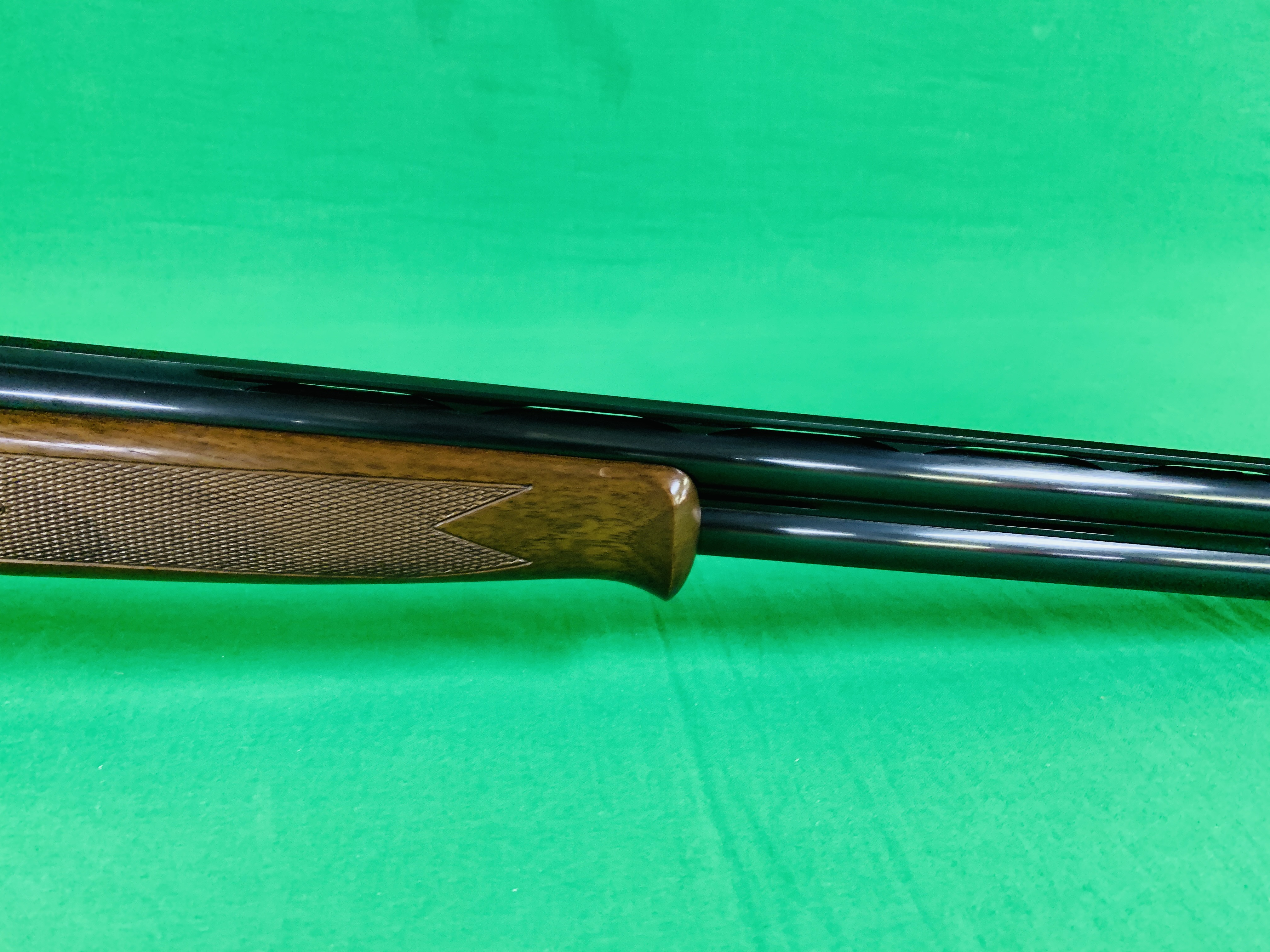 BETTINSOLI 12G O/U SHOTGUN #86183 COMPLETE WITH FIVE CHOKES, - Image 5 of 9