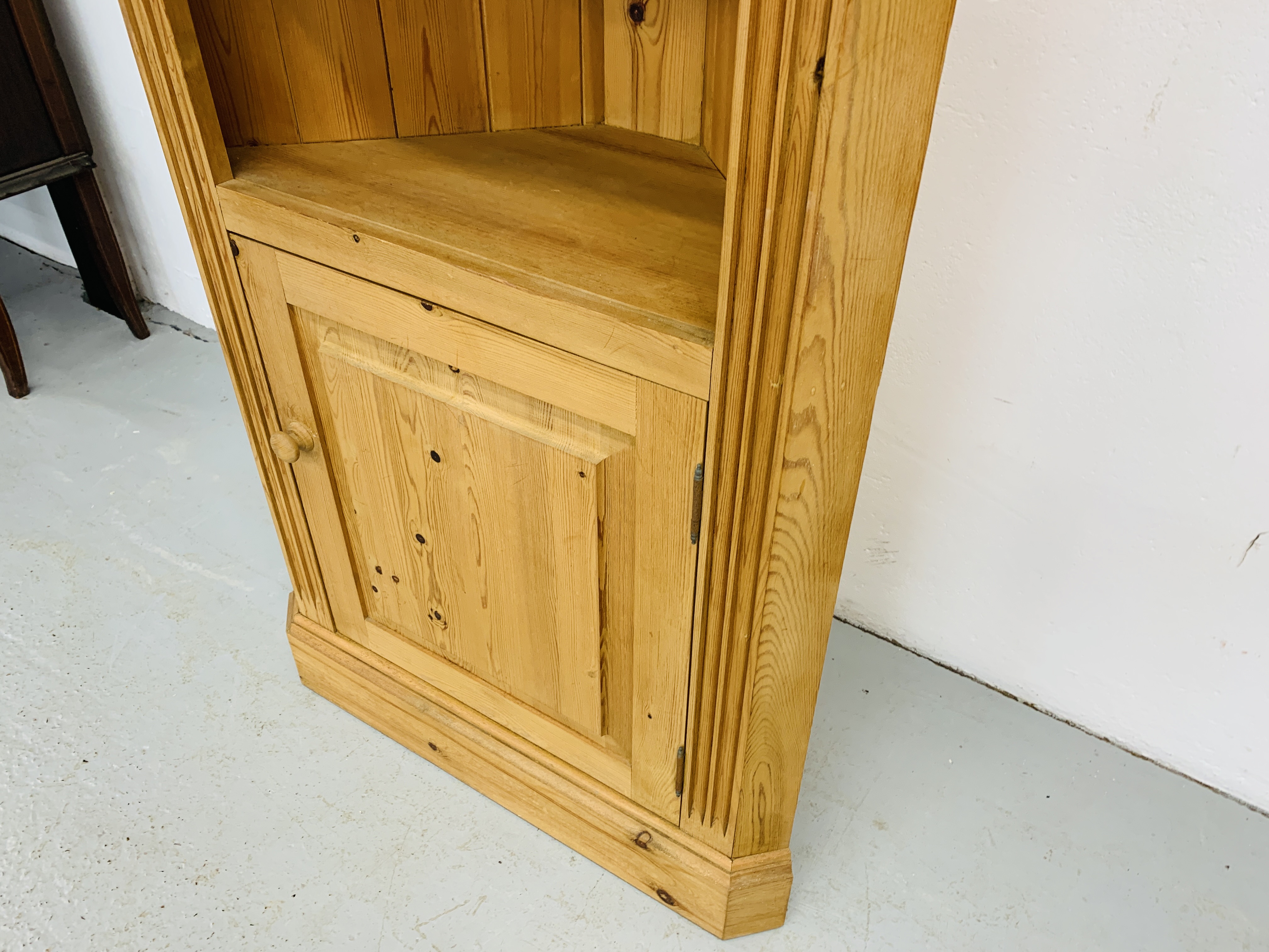 A WAXED PINE FULL HEIGHT CORNER SHELF UNIT WITH CABINET TO BASE H 198CM, - Image 3 of 4