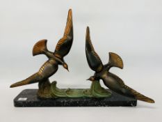 ART DECO BRONZE STUDY OF FLYING BIRDS ON A MARBLE BASE - L 60CM X H 47CM.