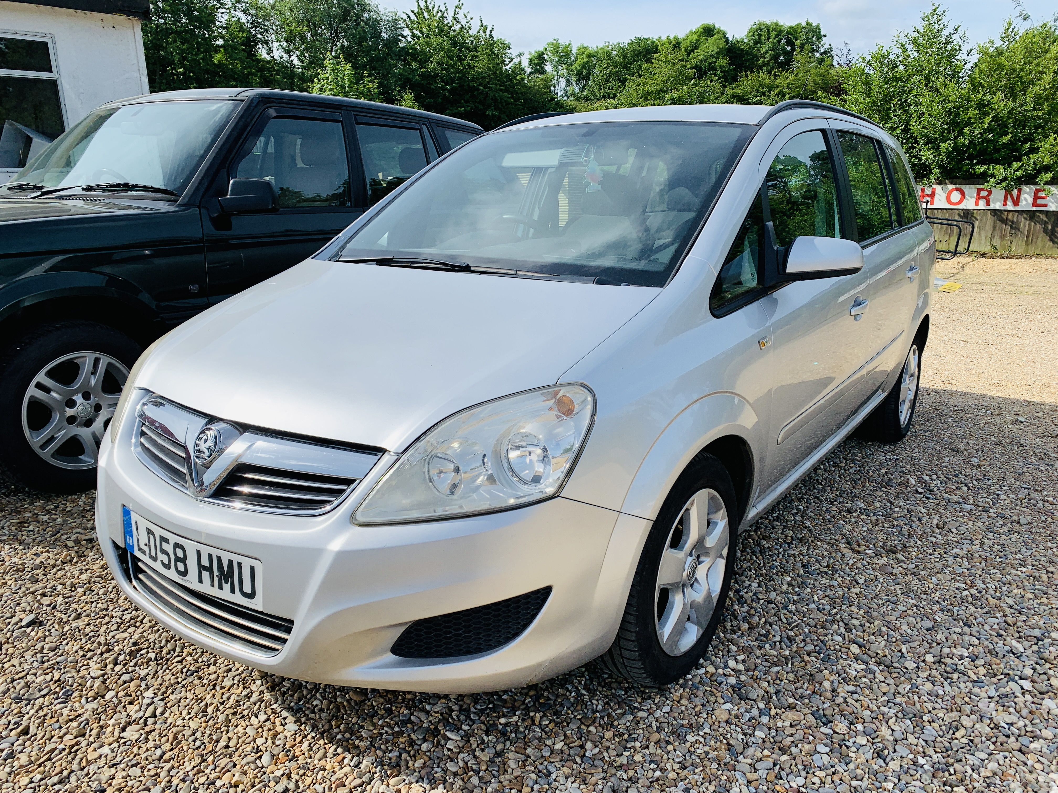 LD58 HMU VAUXALL ZAFIRA EXCLUSIV. 1598CC PETROL. FIRST REGISTERED 25/09/2008. MOT EXPIRY 01/10/2021. - Image 2 of 12