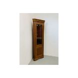 A MODERN QUALITY G PLAN TWO DOOR CORNER CABINET WITH GLAZED TOP W 63CM H 195CM