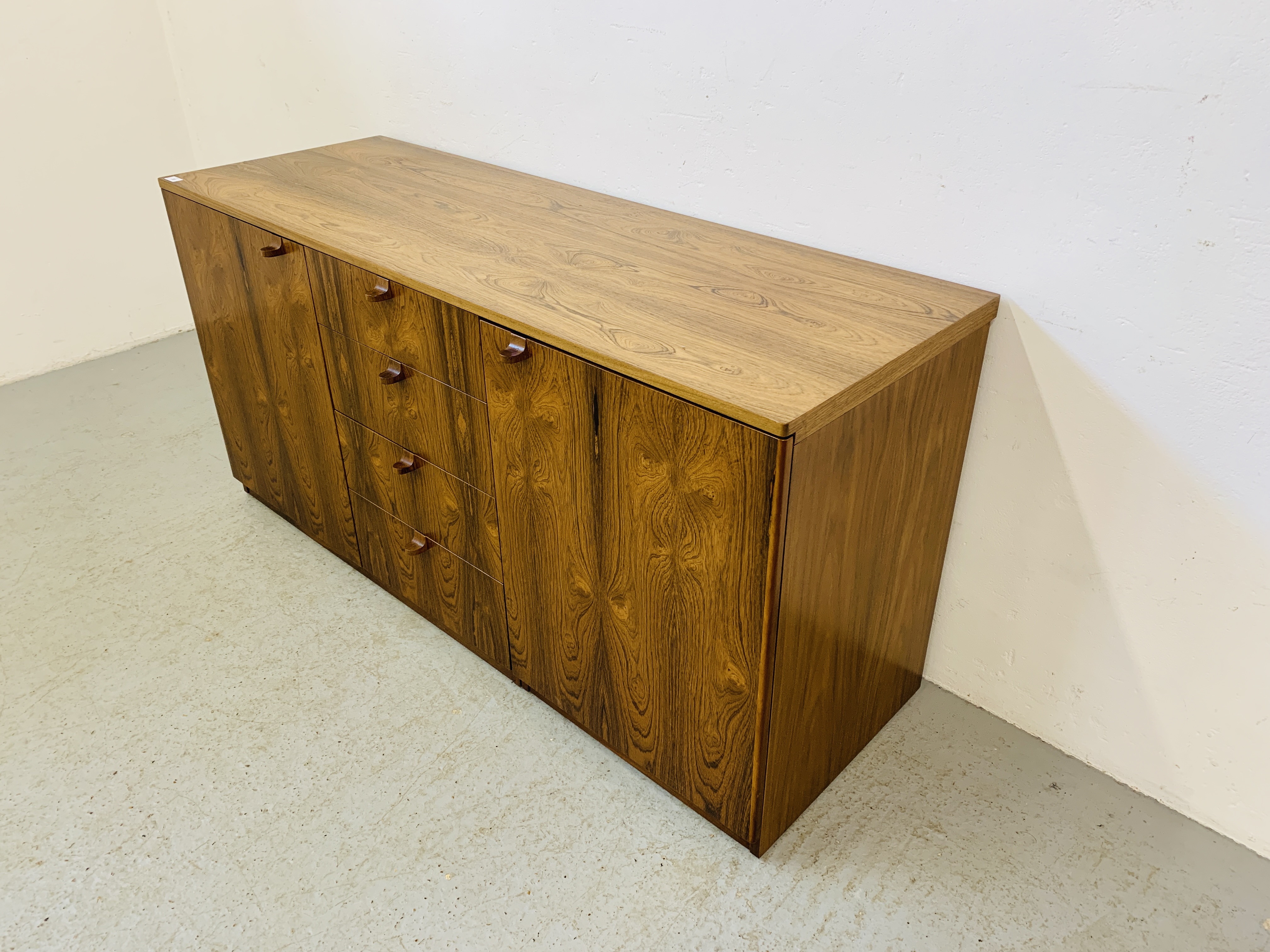 A C20TH BRAZILIAN ROSEWOOD RETRO SIDEBOARD HAVING FOUR CENTRAL DRAWERS FLANKED BY CUPBOARDS TO - Image 5 of 15