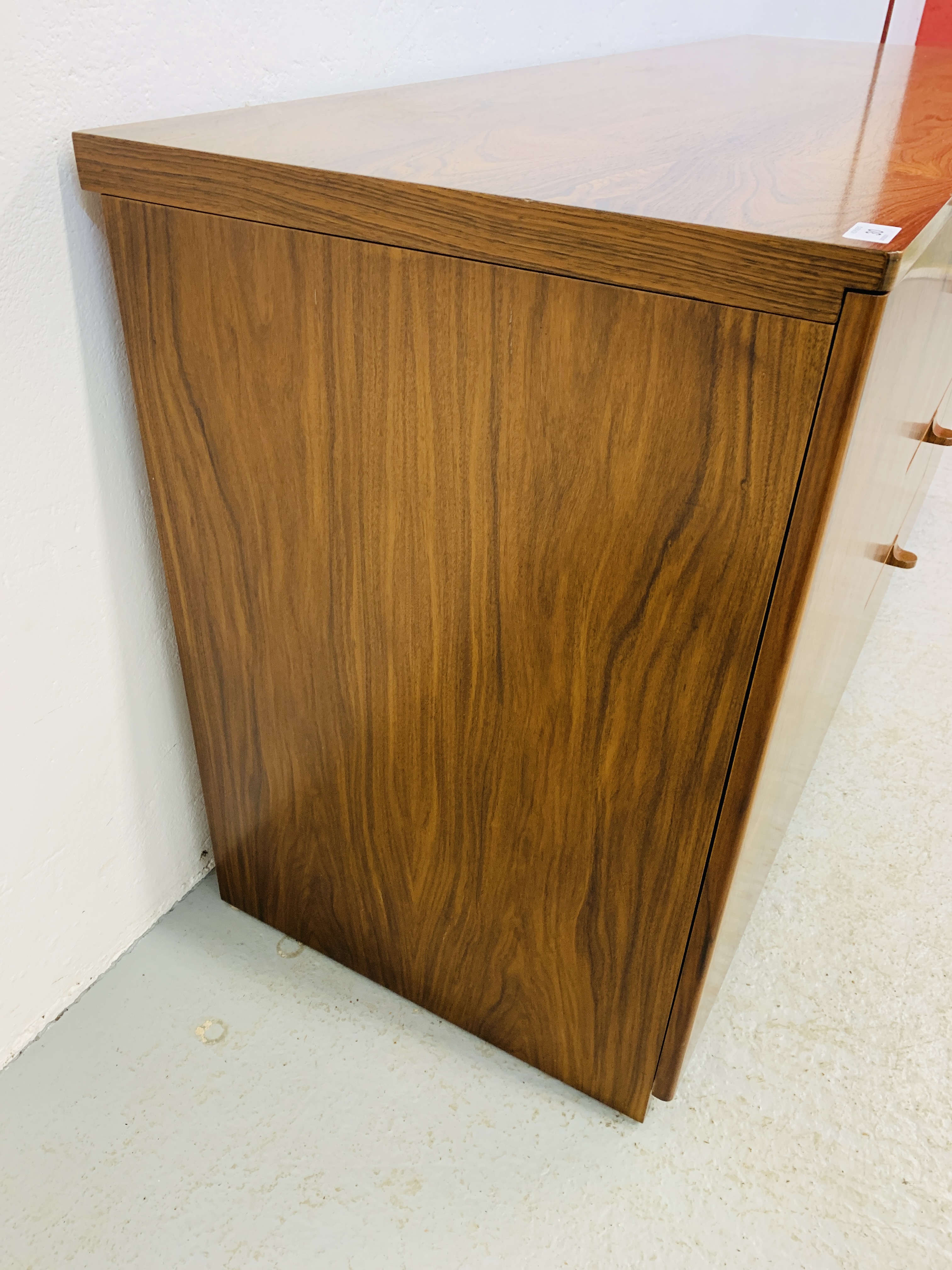 A C20TH BRAZILIAN ROSEWOOD RETRO SIDEBOARD HAVING FOUR CENTRAL DRAWERS FLANKED BY CUPBOARDS TO - Image 8 of 15