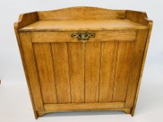 ARTS & CRAFTS OAK STATIONERY WITH FITTED INTERIOR.