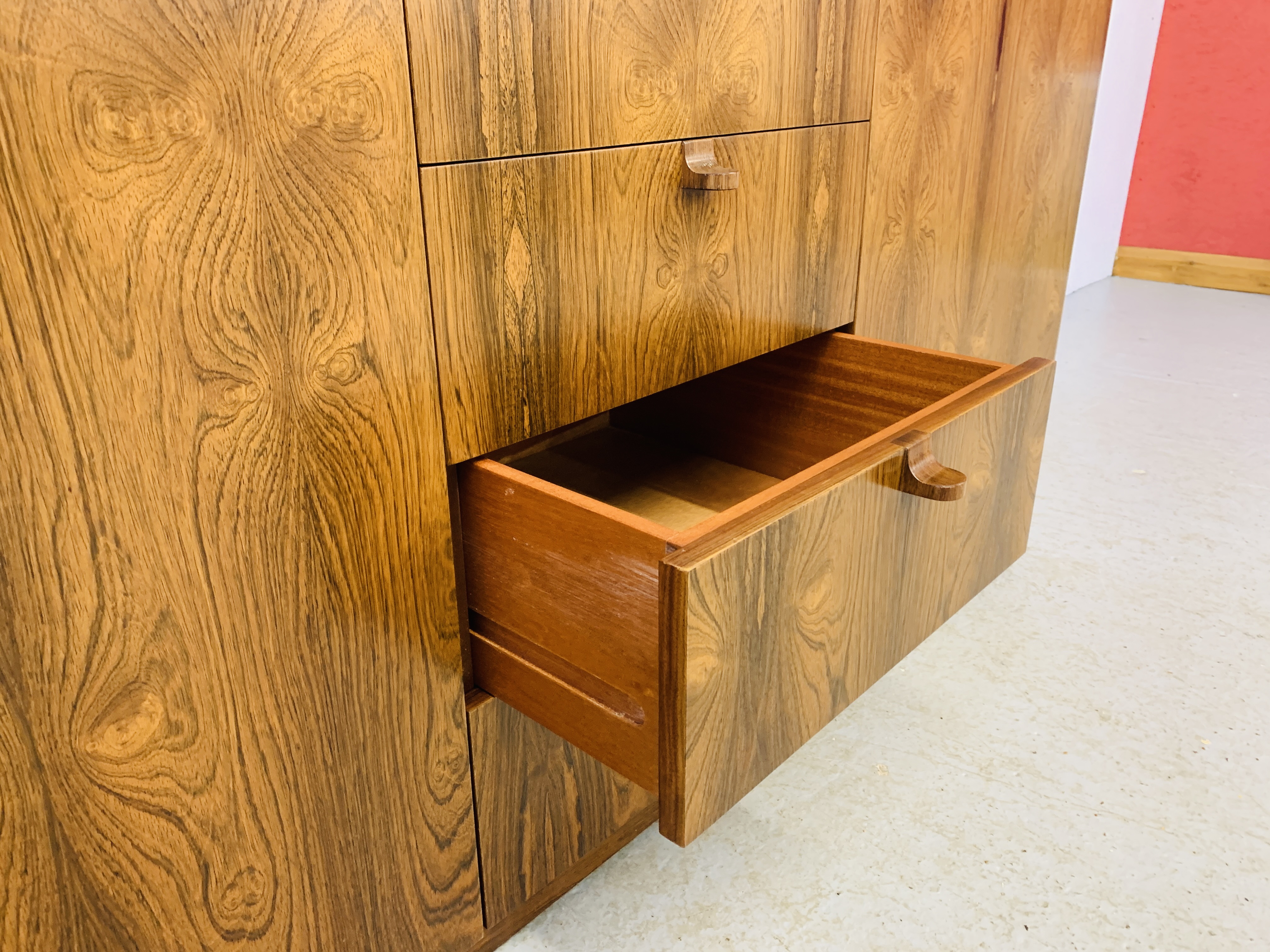 A C20TH BRAZILIAN ROSEWOOD RETRO SIDEBOARD HAVING FOUR CENTRAL DRAWERS FLANKED BY CUPBOARDS TO - Image 15 of 15