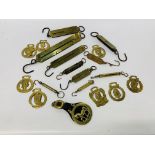 COLLECTION OF VINTAGE HORSE BRASSES AND VINTAGE BRASS SCALES