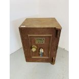 A HOBBS LEVER LOCK VINTAGE SAFE W36CM D33CM H46CM WITH KEY