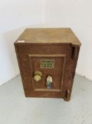 A HOBBS LEVER LOCK VINTAGE SAFE W36CM D33CM H46CM WITH KEY