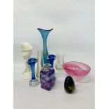 COLLECTION OF ART GLASS TO INCLUDE VASES, PINK BOWL,
