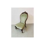 A VICTORIAN MAHOGANY SPOON BACK EASY CHAIR WITH GREEN VELOUR UPHOLSTERY