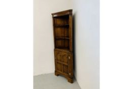 A QUALITY OAK TITCHMARSH AND GOODWIN CORNER CABINET WITH SHELVED TOP W 65CM,