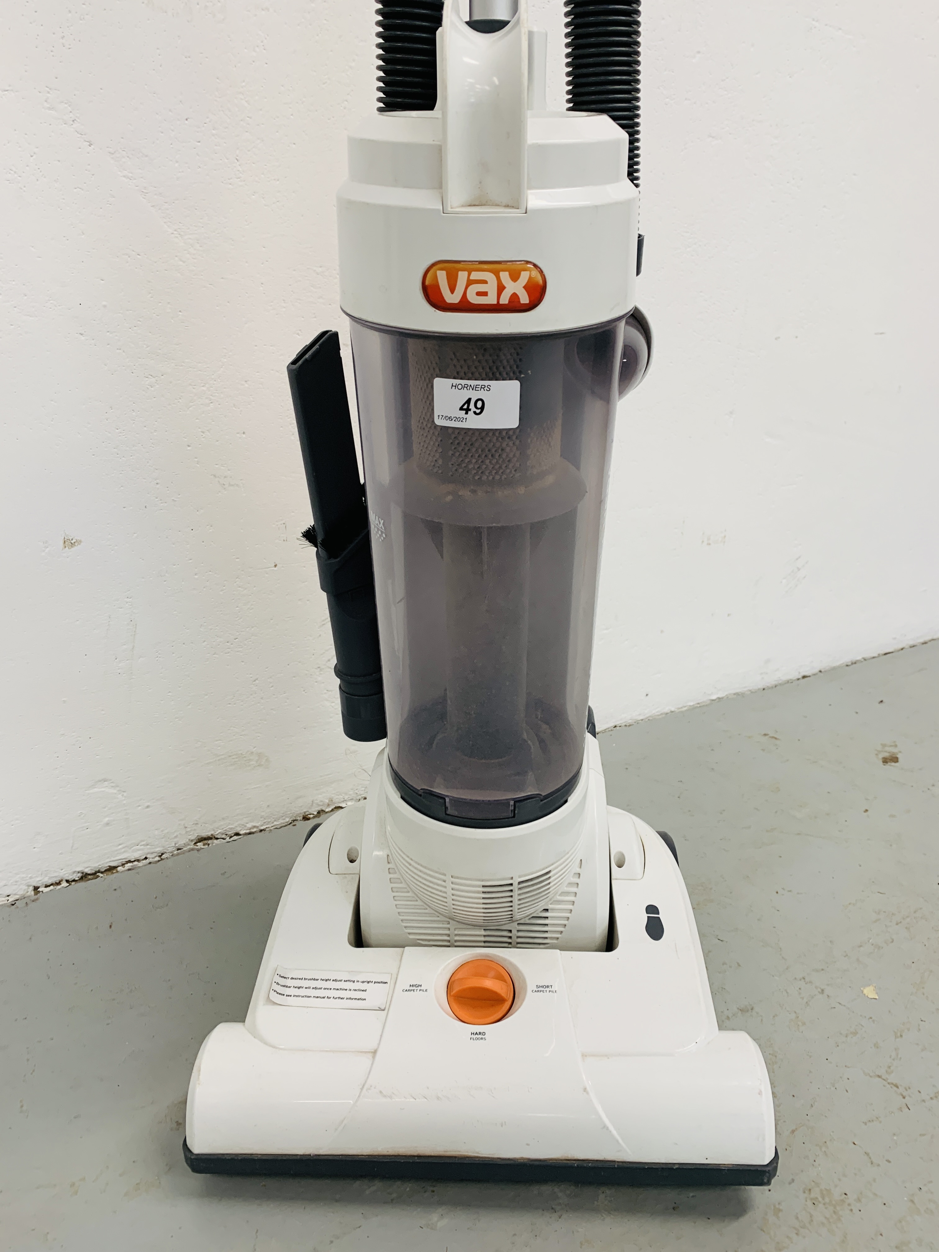 A VAX 1600 W VACUUM CLEANER - SOLD AS SEEN - Image 2 of 4