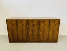 A C20TH BRAZILIAN ROSEWOOD RETRO SIDEBOARD HAVING FOUR CENTRAL DRAWERS FLANKED BY CUPBOARDS TO