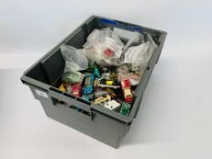 BOX OF ASSORTED DIE-CAST MODEL VEHICLES TO INCLUDE MATCHBOX ETC.
