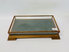 TABLE TOP GLASS DISPLAY CASE