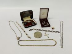 COLLECTION OF SILVER JEWELLERY TO INCLUDE CUFF LINK AND TIE PIN SET,