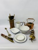 BOX OF MIXED METAL WARE TO INCLUDE COPPER KETTLE, ENAMELED KITCHEN WARE,
