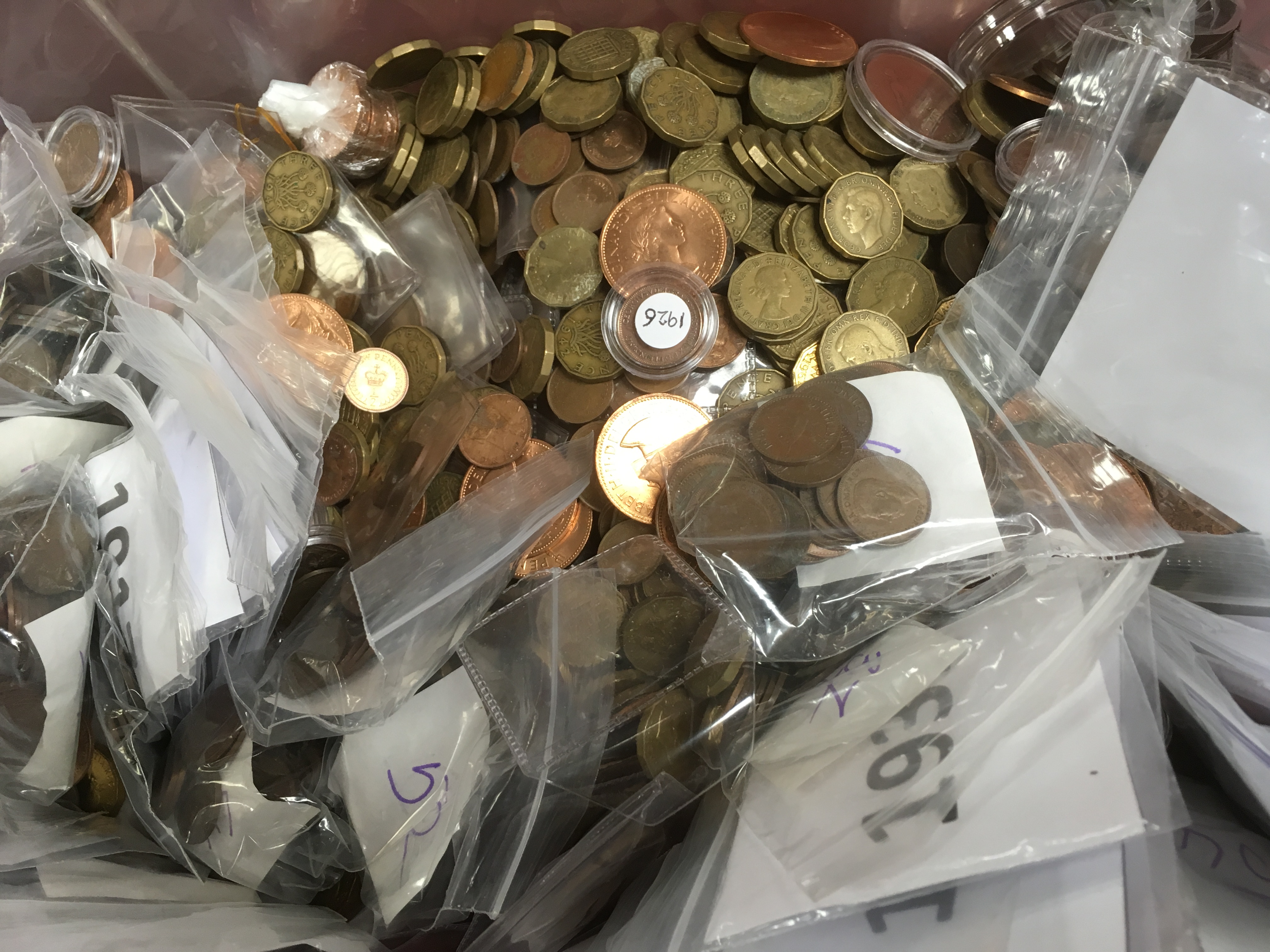 COINS: LARGE TUB WITH A HEAVY ACCUMULATION GB PENNIES, HALFPENNIES, FARTHINGS, BRASS THREEPENCES, - Image 2 of 2