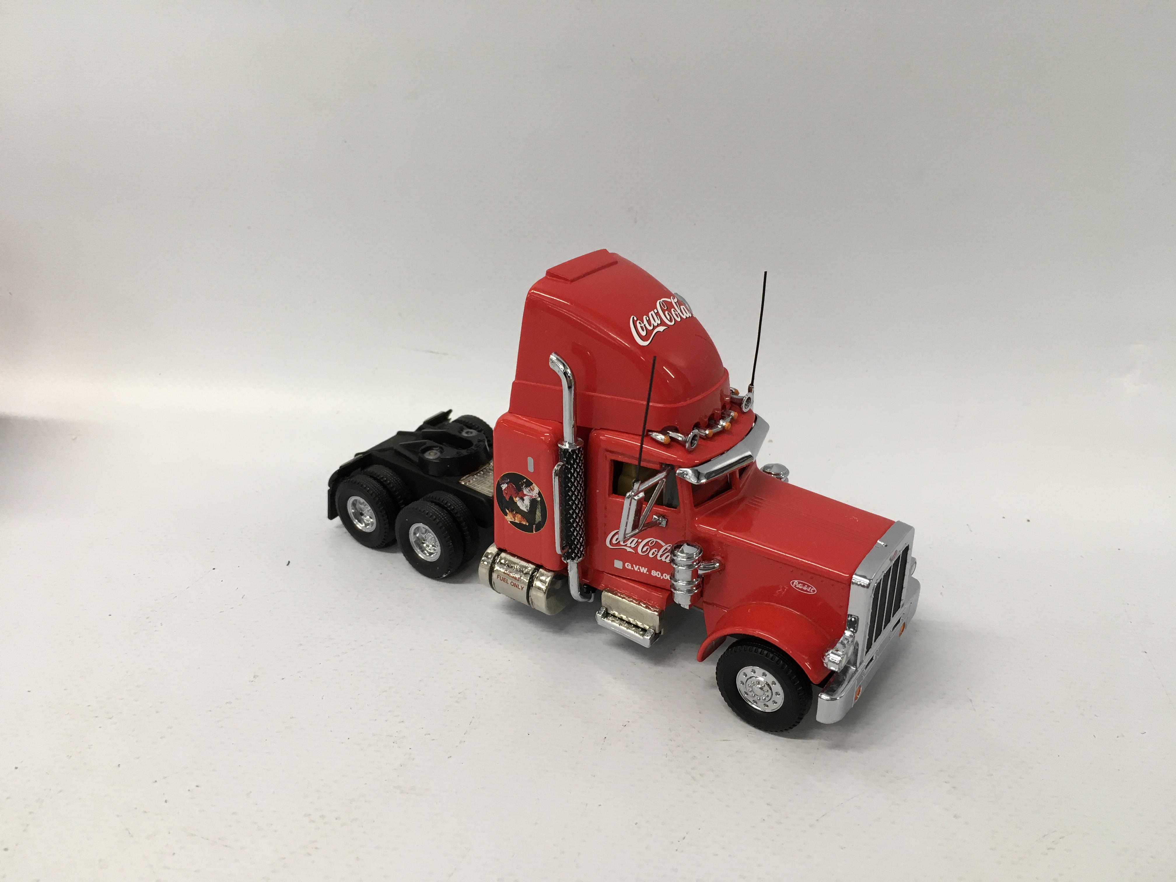 BOX OF DIE-CAST MODELS VEHICLES TO INCLUDE A "MATCHBOX" ULTRA COCA-COLA LORRY (BOXED) ALONG WITH - Image 4 of 9