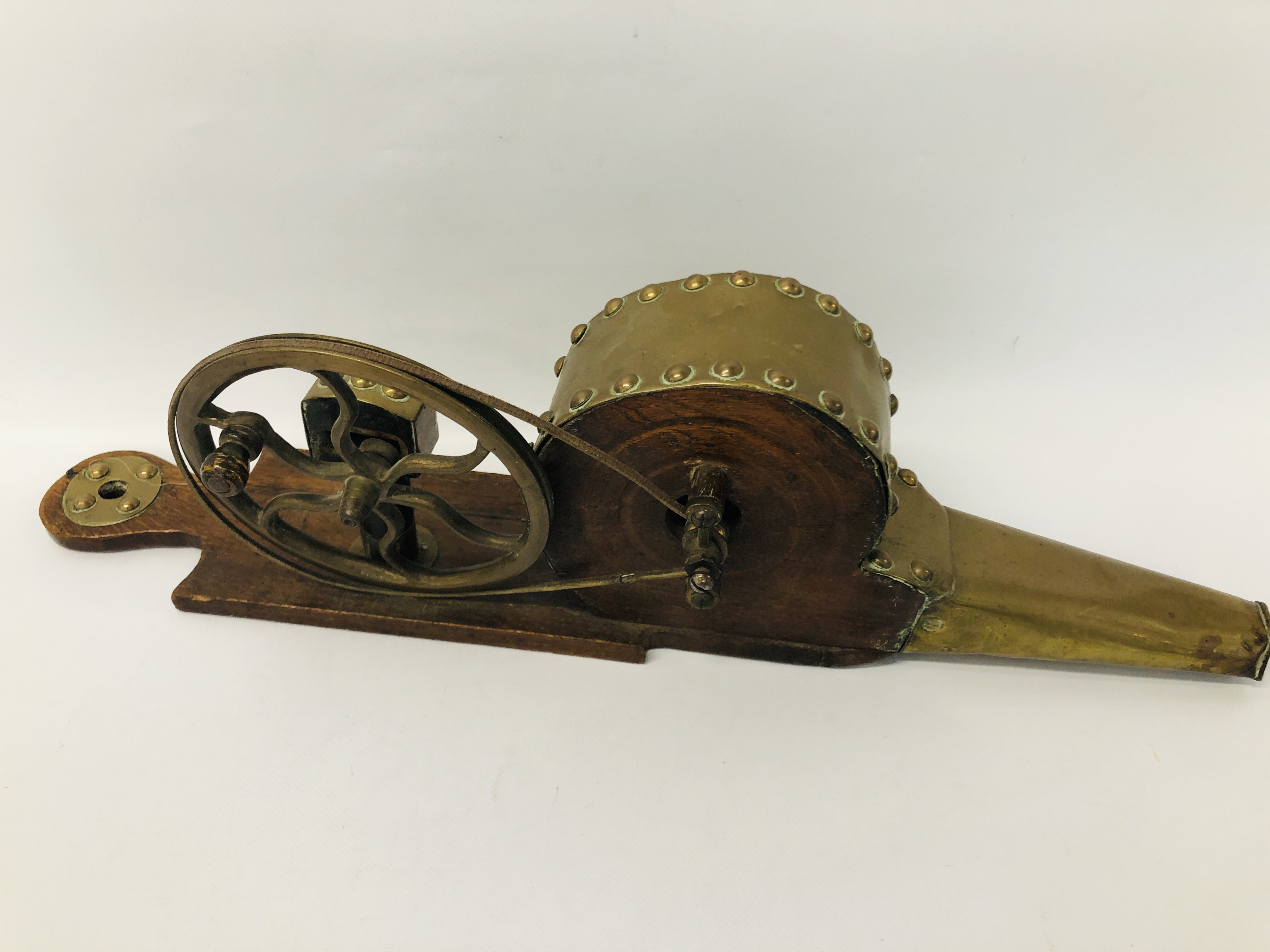 C19 WOODEN AND BRASS MECHANICAL PEAT BELLOWS - Image 2 of 9