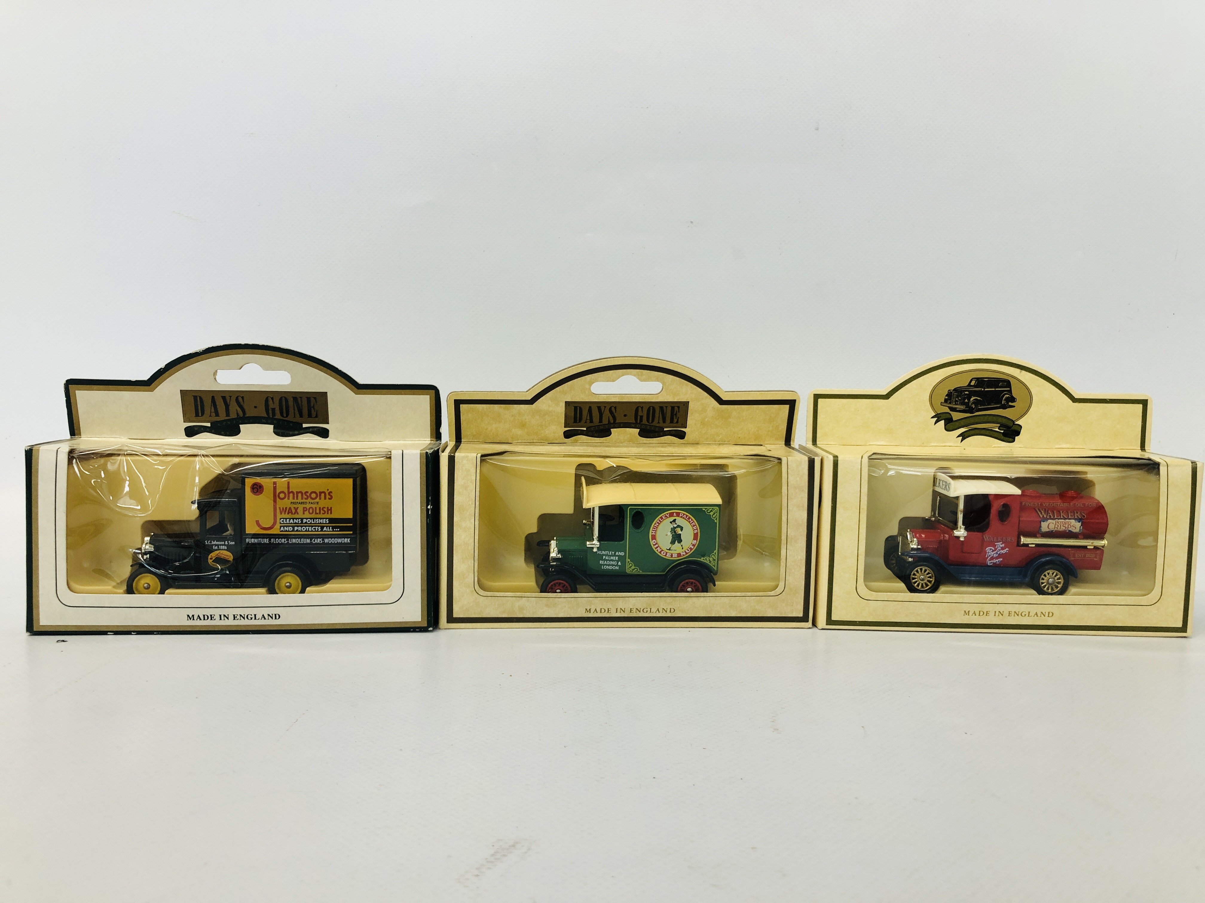 COLLECTION OF DAYS GONE COLLECTORS DIE-CAST MODEL VEHICLES IN ORIGINAL BOXES - Image 9 of 10
