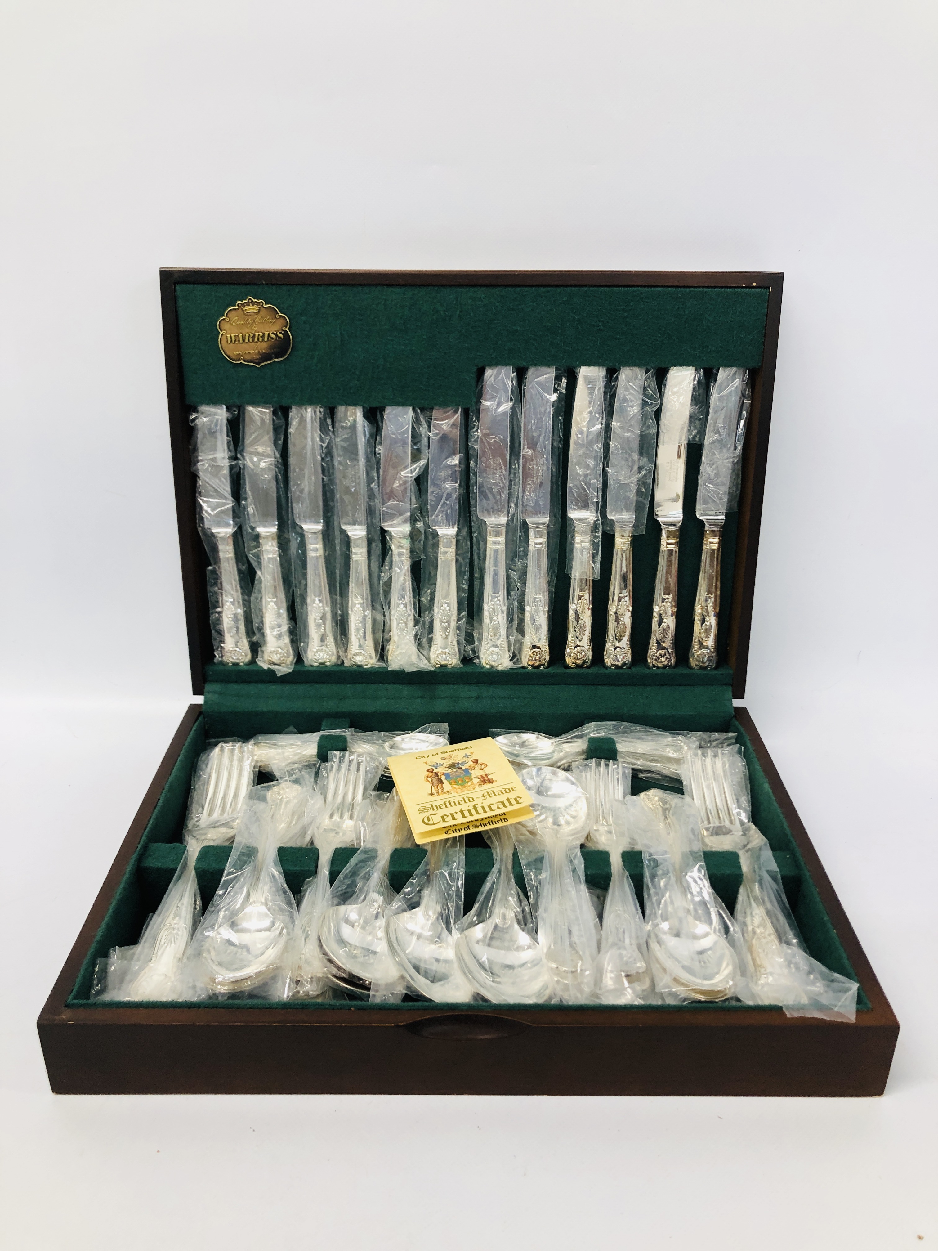 A WARRISS OF SHEFFIELD KINGS PATTERN CUTLERY IN PRESENTATION BOX