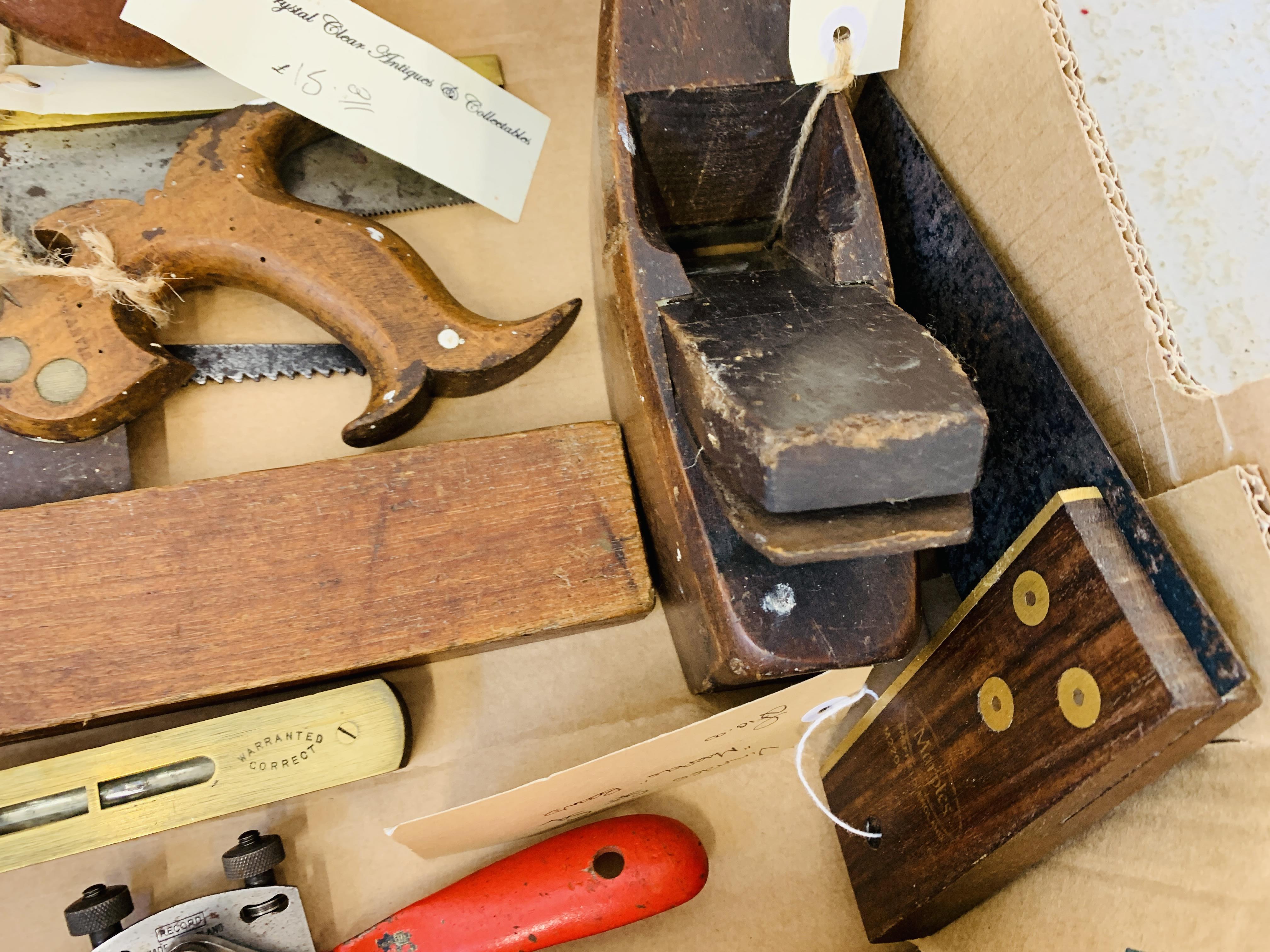 AN ASSORTMENT OF VINTAGE HAND TOOLS TO INCLUDE DRILLS, PLANES, LEVELS, TAPE MEASURE, SAWS, - Image 3 of 9