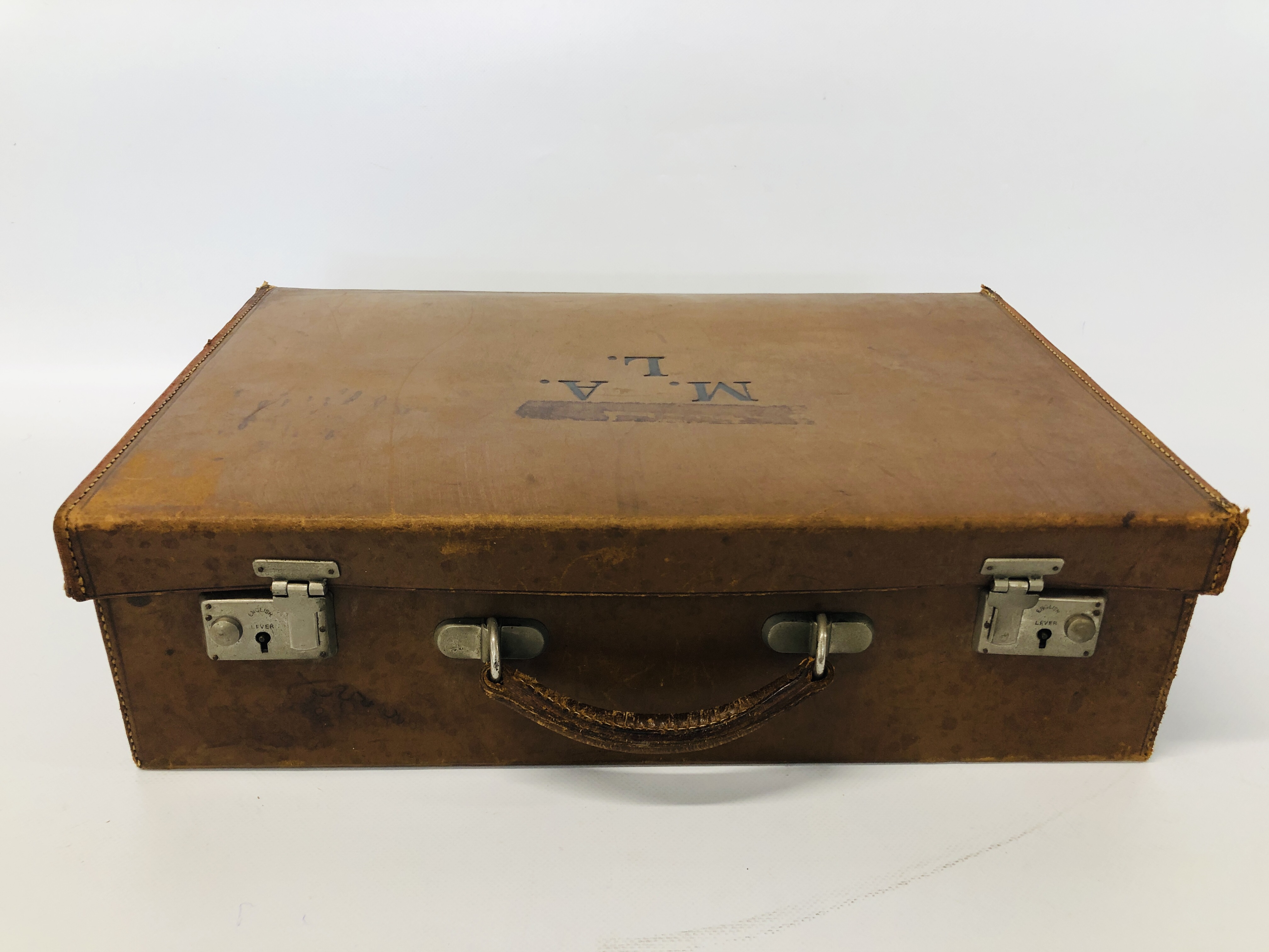 VINTAGE BROWN LEATHER TRAVEL CASE "THE BAG STORES" TRUNK MAKERS WITH FITTED INTERIOR AND ORIGINAL - Image 7 of 10