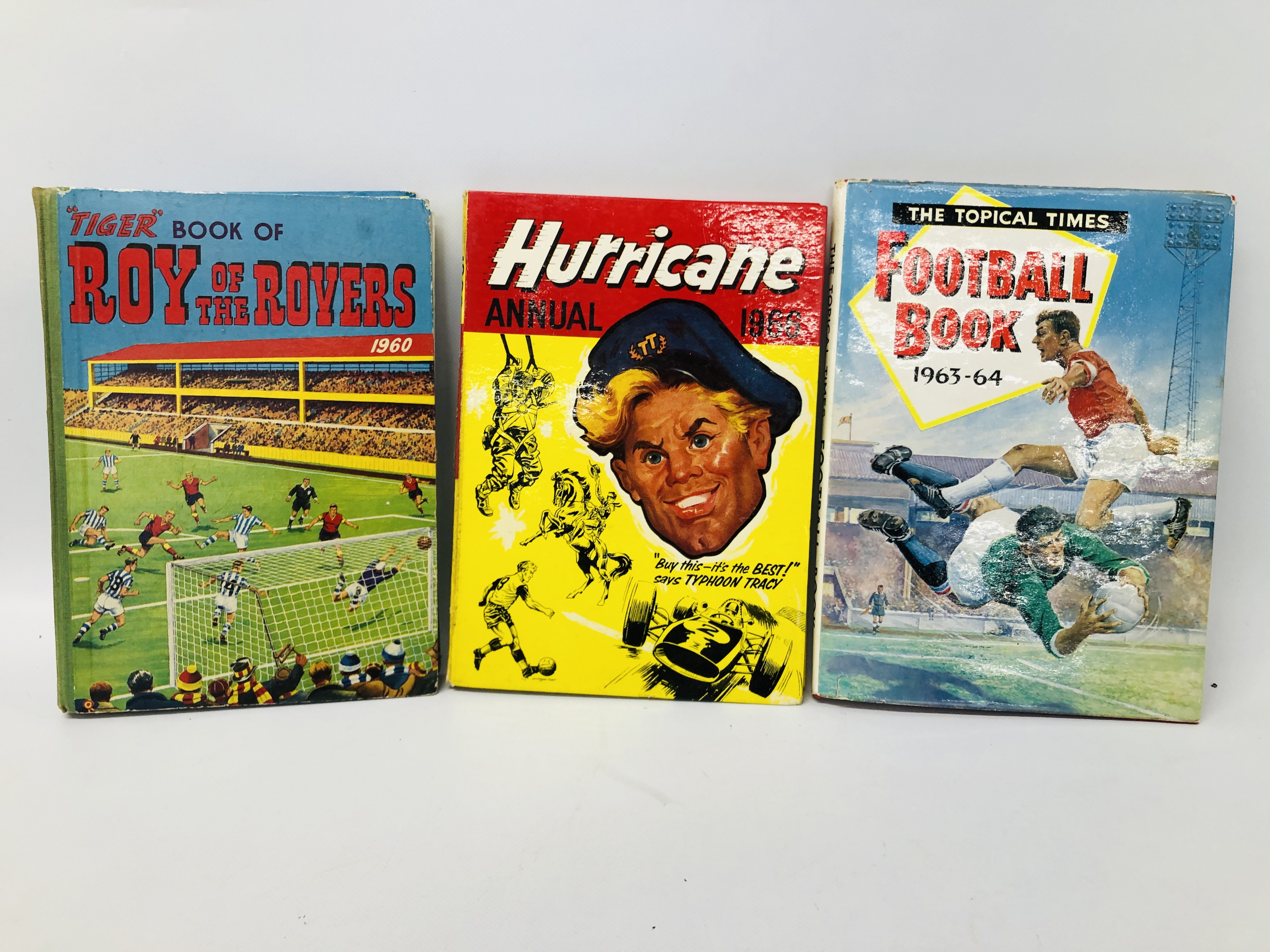 BOX OF VARIOUS FOOTBALL RELATED ANNUALS - Image 2 of 5