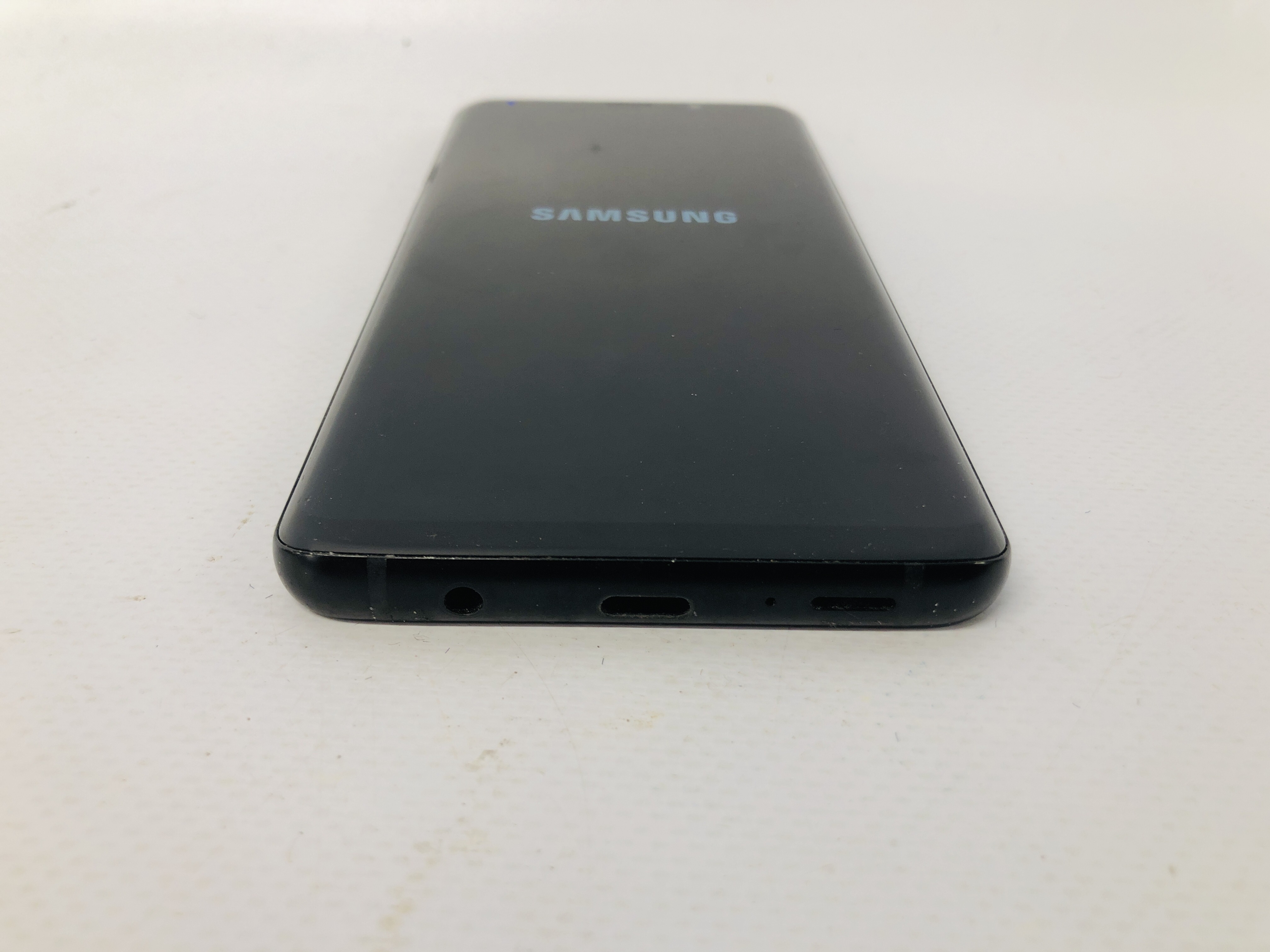 A SAMSUNG GALAXY S9+ SMARTPHONE - SOLD AS SEEN - NO GUARANTEE OF CONNECTIVITY - Image 2 of 3