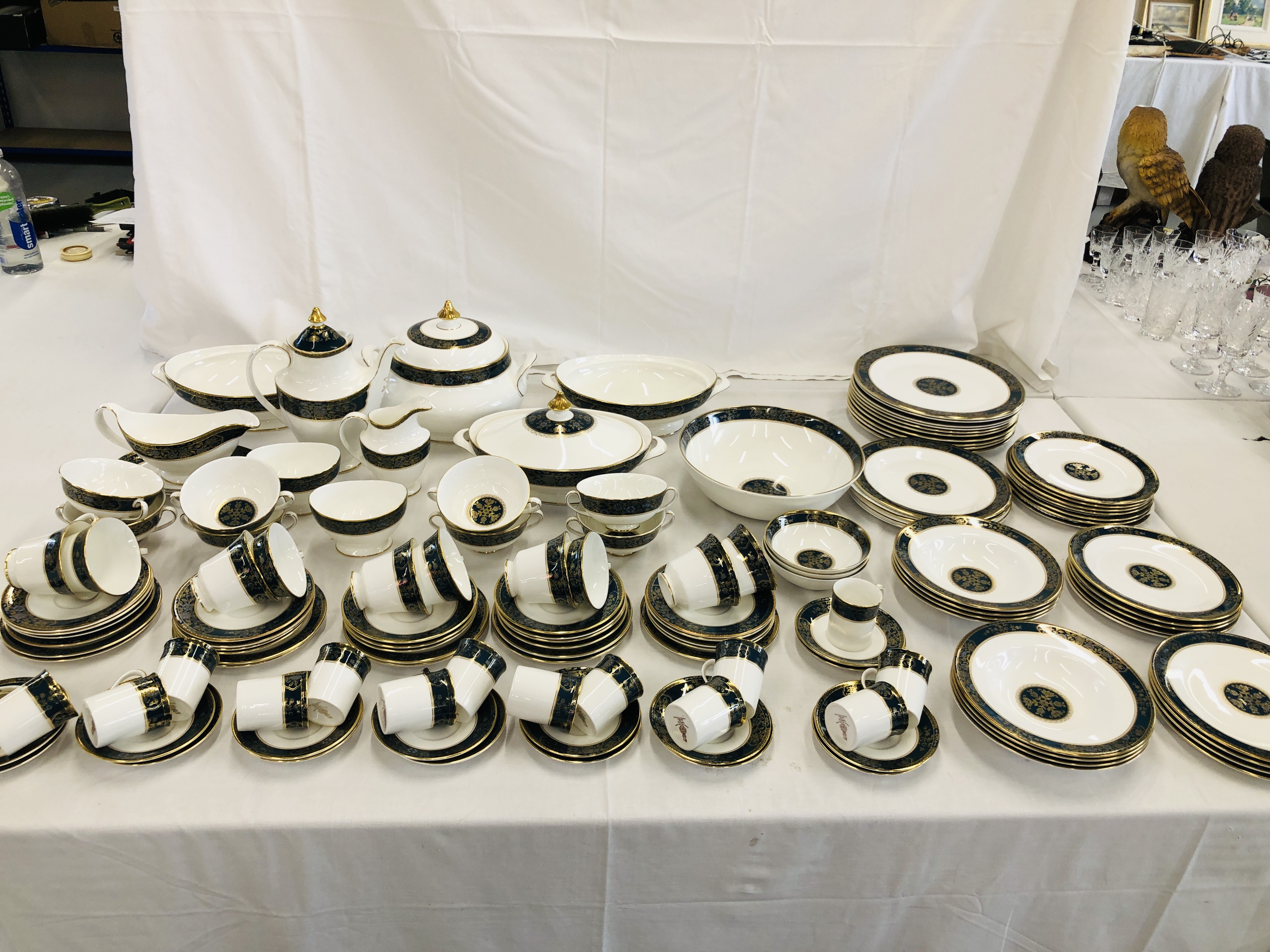LARGE QTY OF CARLYLE H5018 ROYAL DOULTON FINE BONE CHINA TABLEWARE TO INCLUDE SOUP BOWLS, - Image 3 of 12